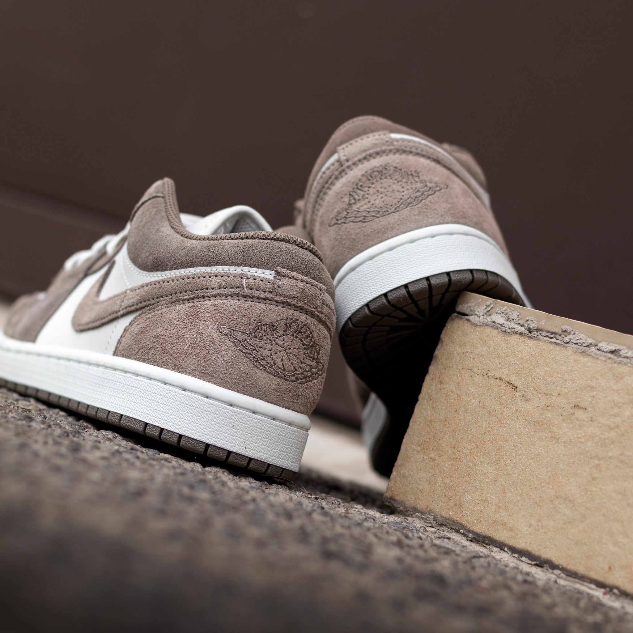 AIR JORDAN 1 LOW OLIVE GREY
