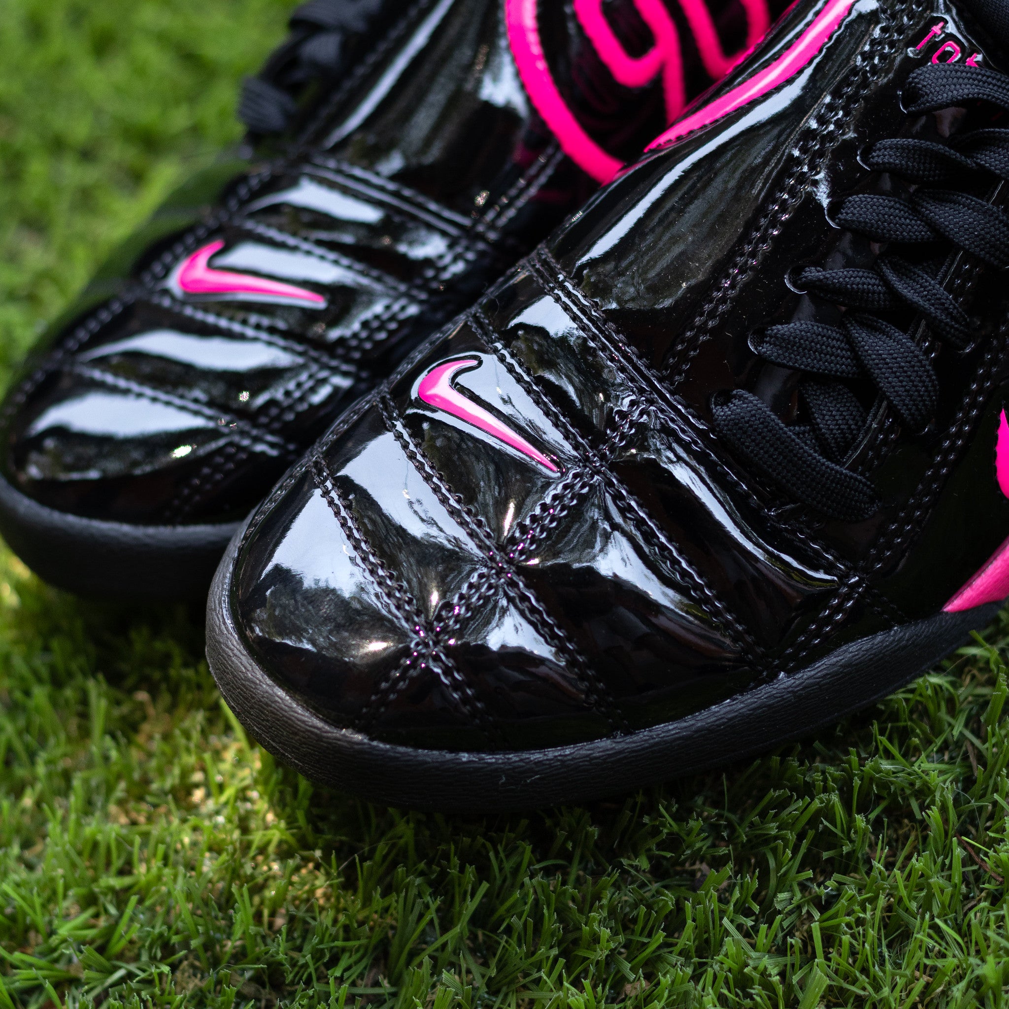 NIKE TOTAL 90 BLACK HYPER PINK
