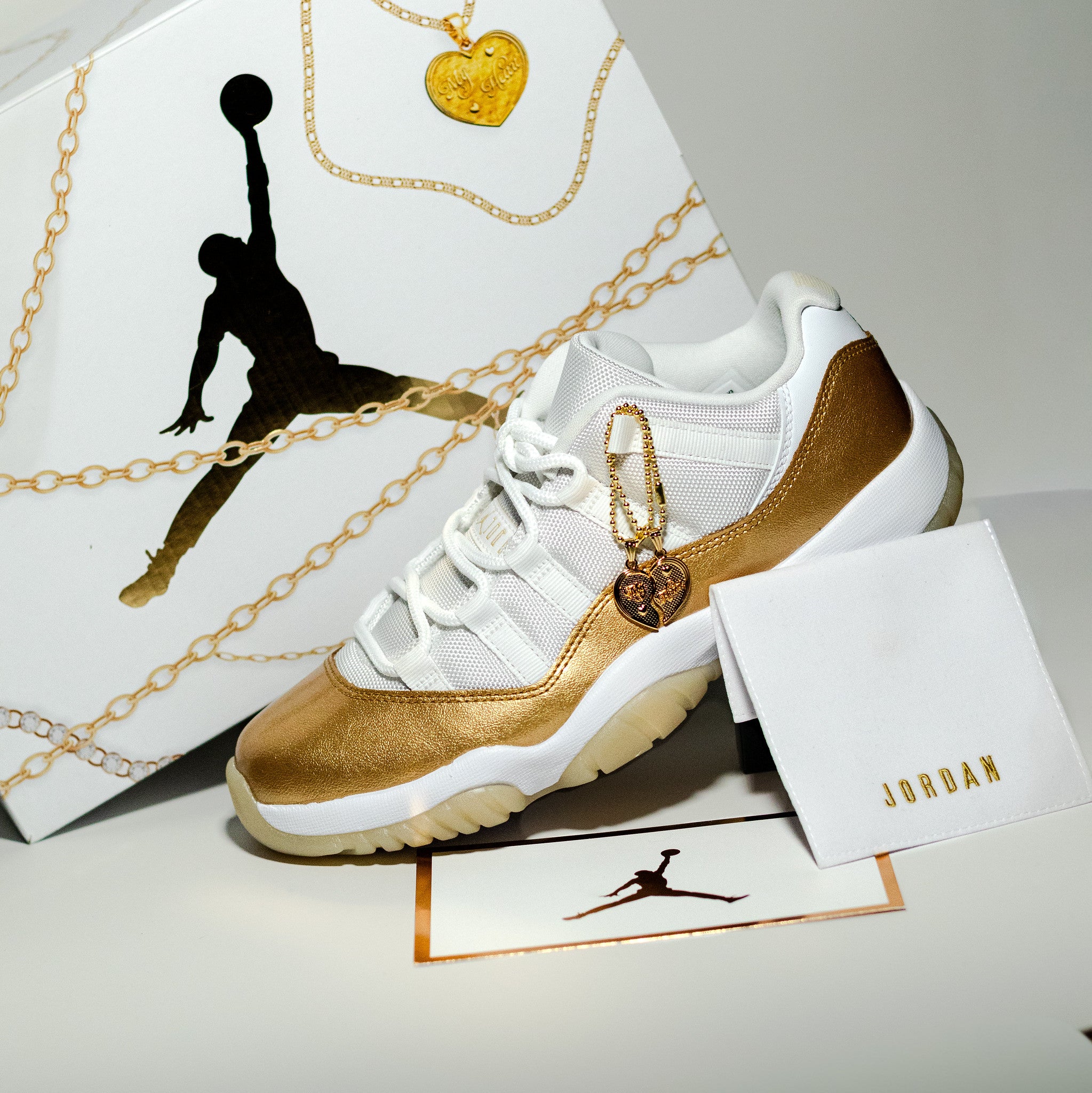 AIR JORDAN 11 LOW MOTHERS DAY