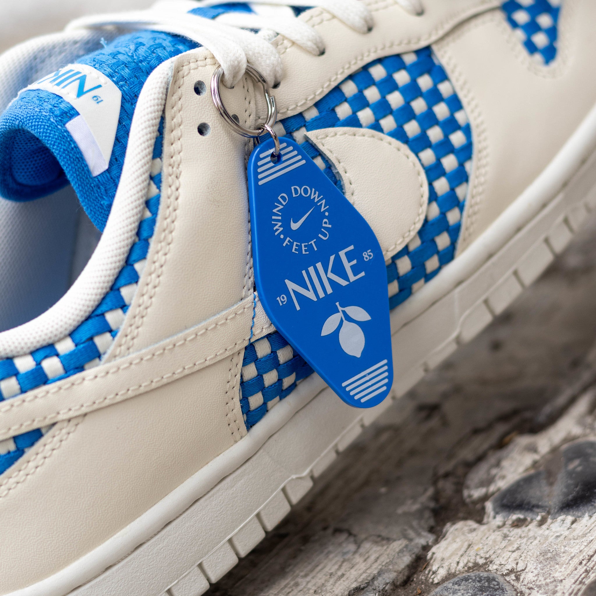 NIKE DUNK LOW WIND DOWN FEET UP W