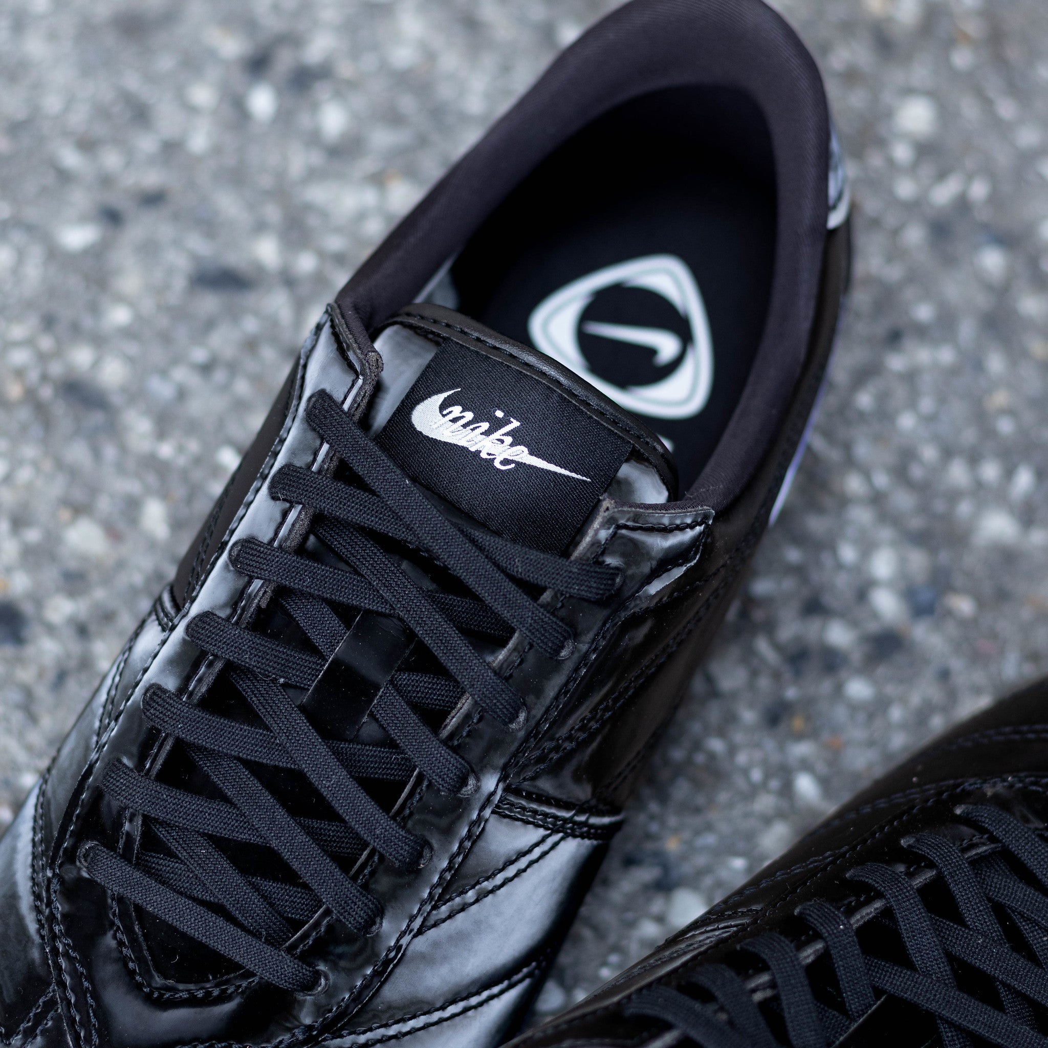NIKE ASTROGRABBER  BLACK IRI