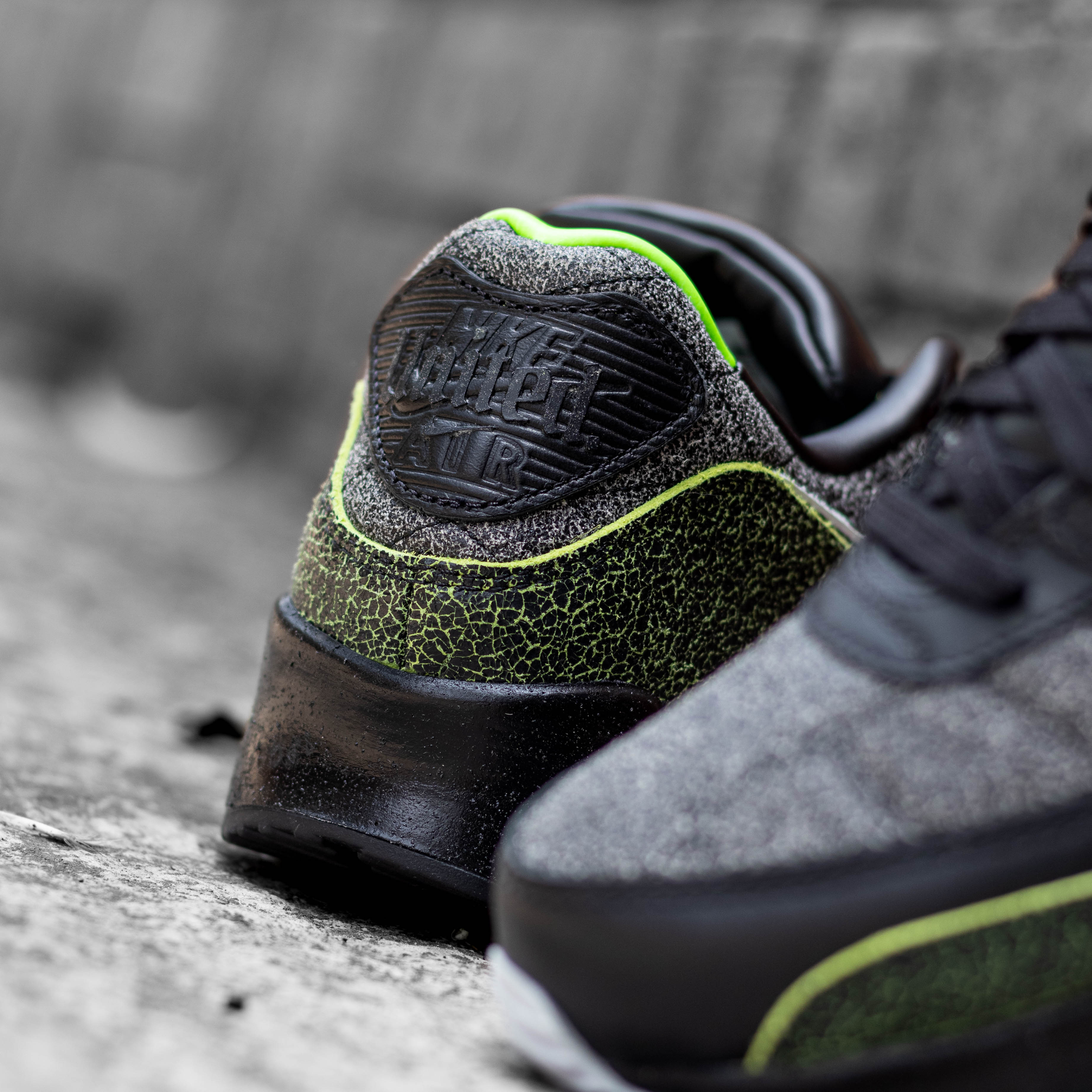 NIKE AIR MAX 90 TIEMPO VOLTAGE GREEN