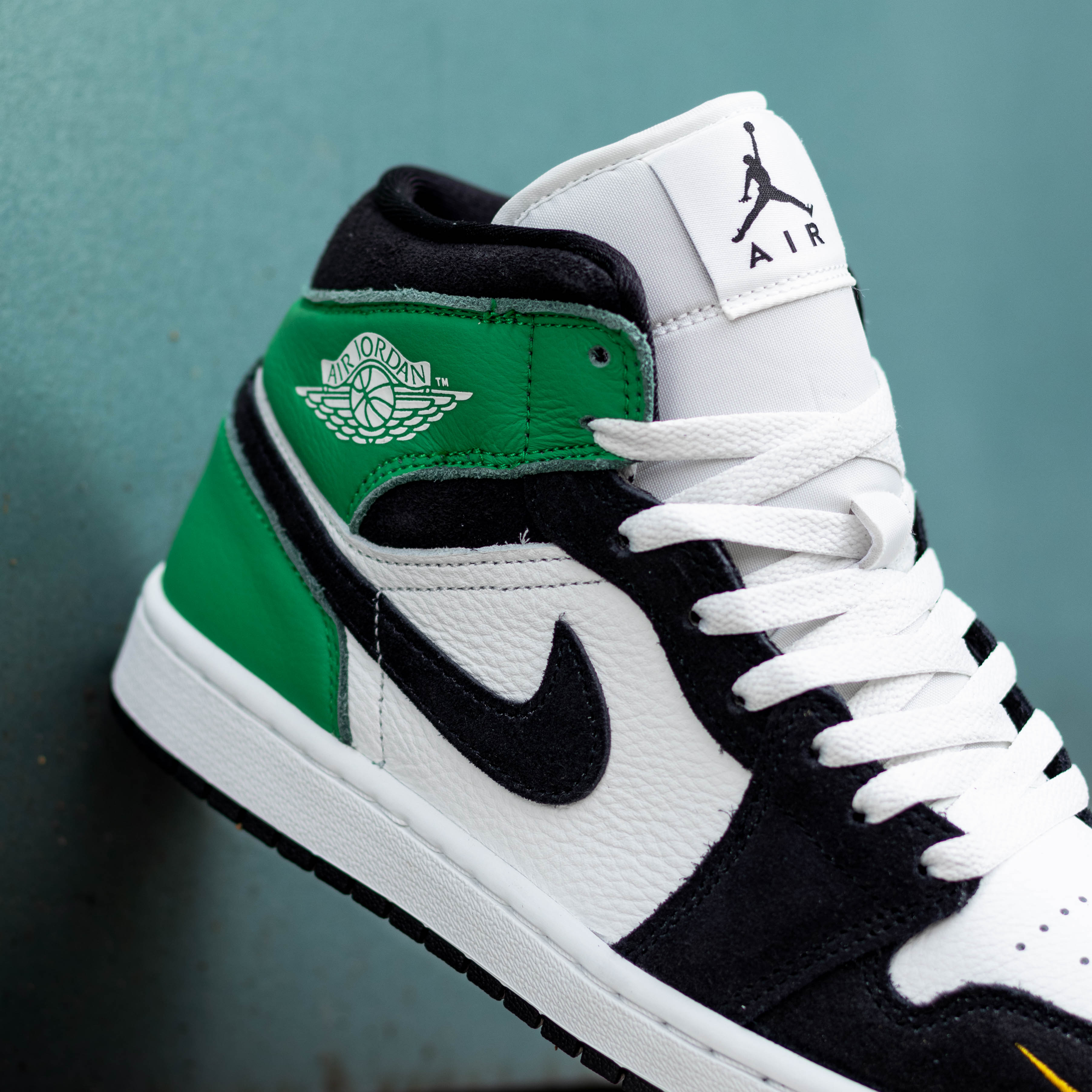 AIR JORDAN 1 MID LUCKY GREEN BLACK