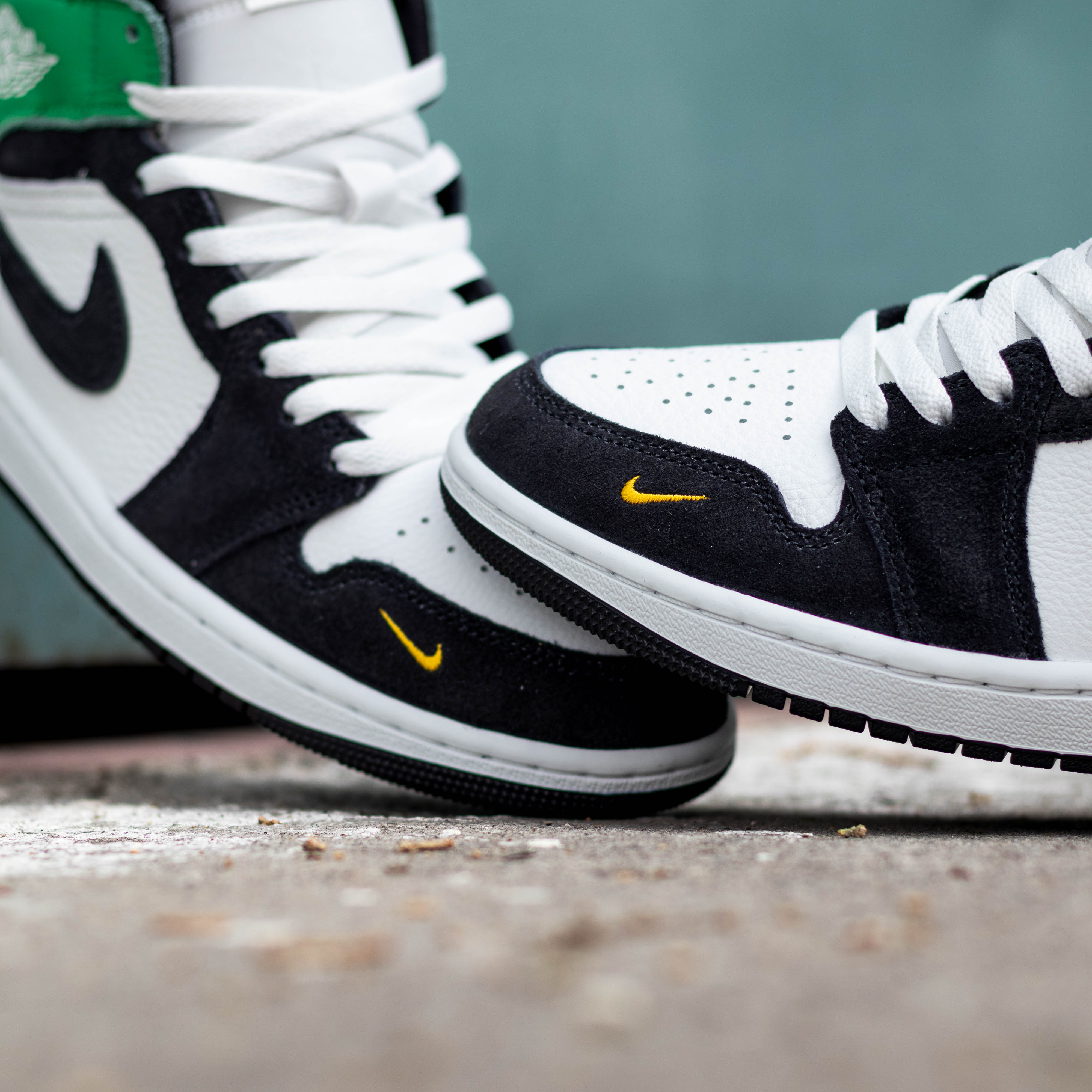 AIR JORDAN 1 MID LUCKY GREEN BLACK