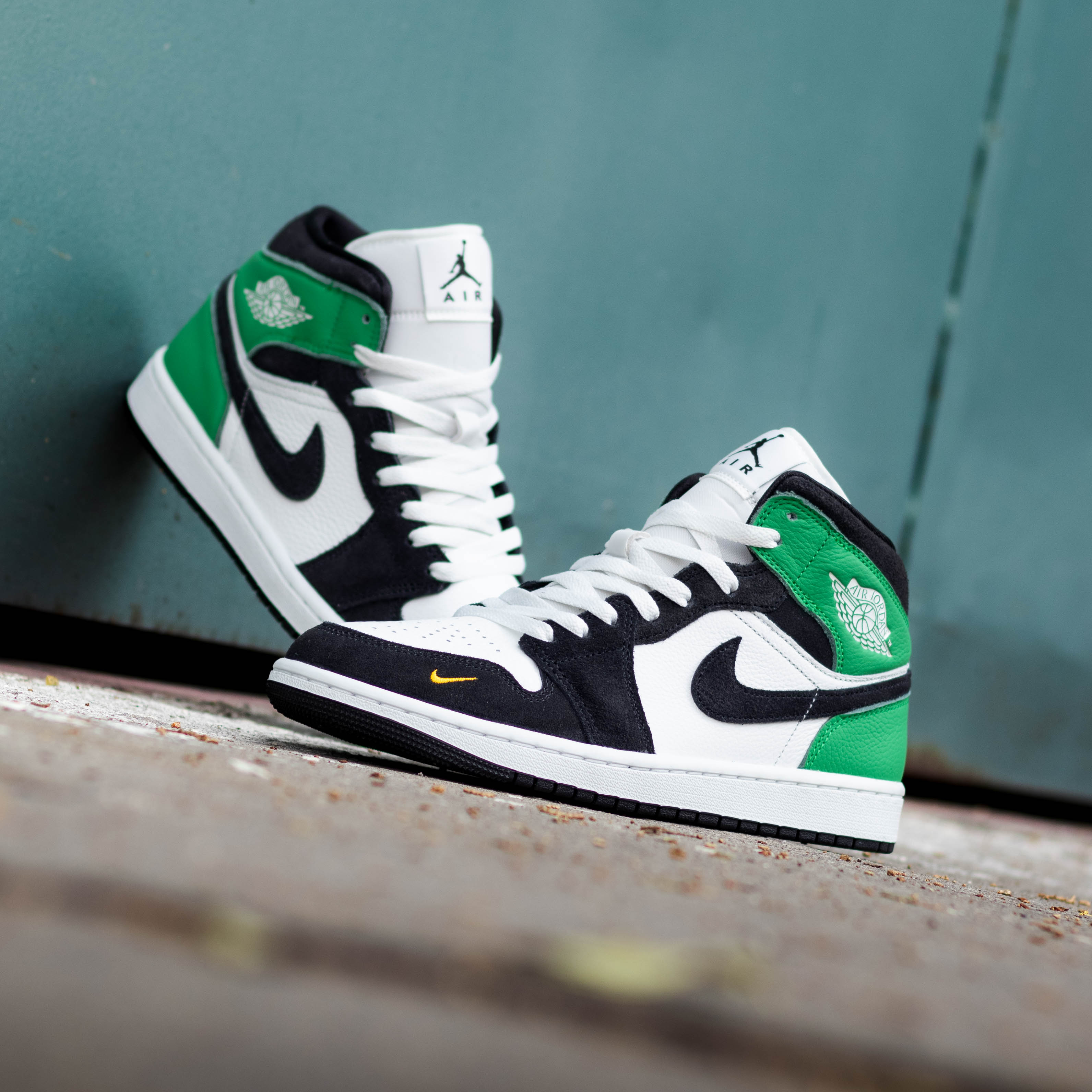 AIR JORDAN 1 MID LUCKY GREEN BLACK