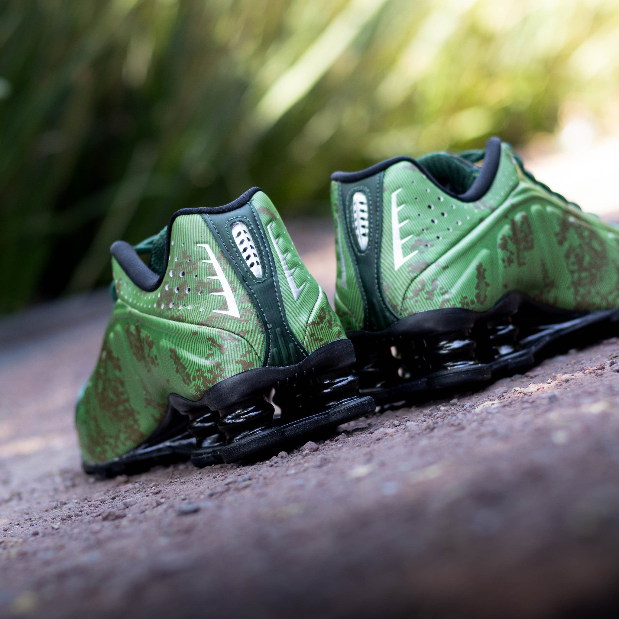 NIKE SHOX R4 NOBLE GREEN
