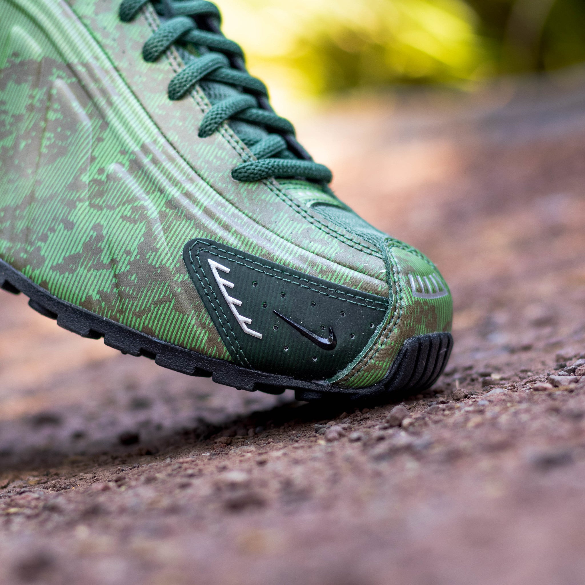 NIKE SHOX R4 NOBLE GREEN