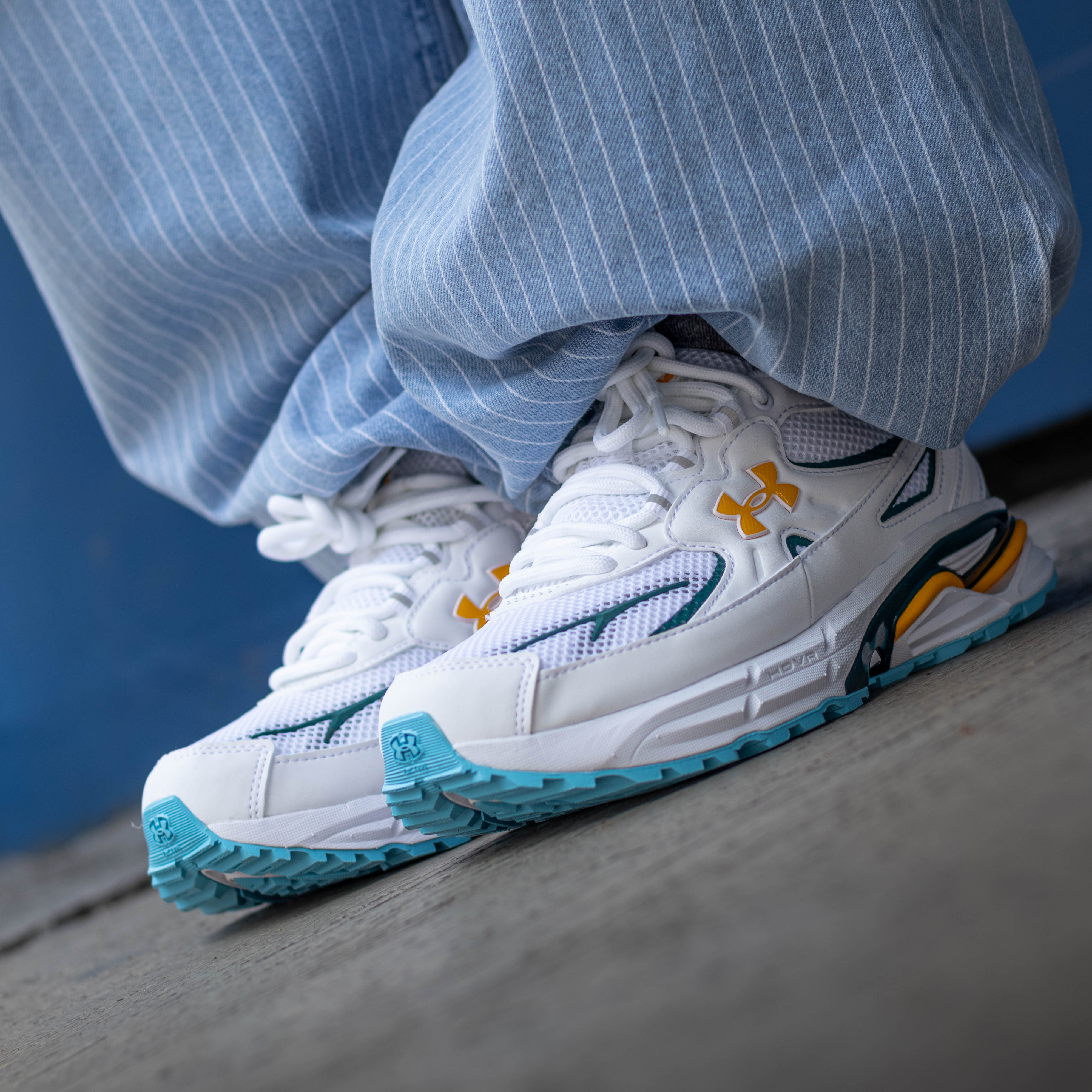 UA Apparition Tech WHT