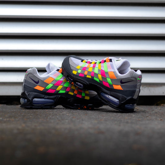 NIKE AIR MAX 95 WOVEN HYPER PINK AND GREEN STRIKE