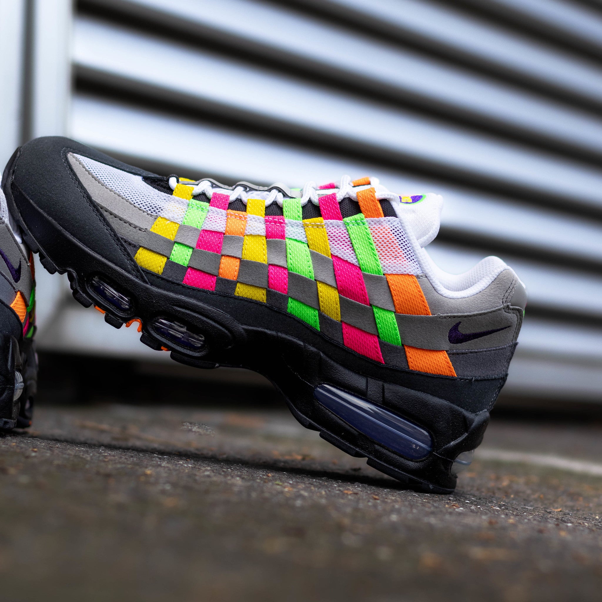 NIKE AIR MAX 95 WOVEN HYPER PINK AND GREEN STRIKE