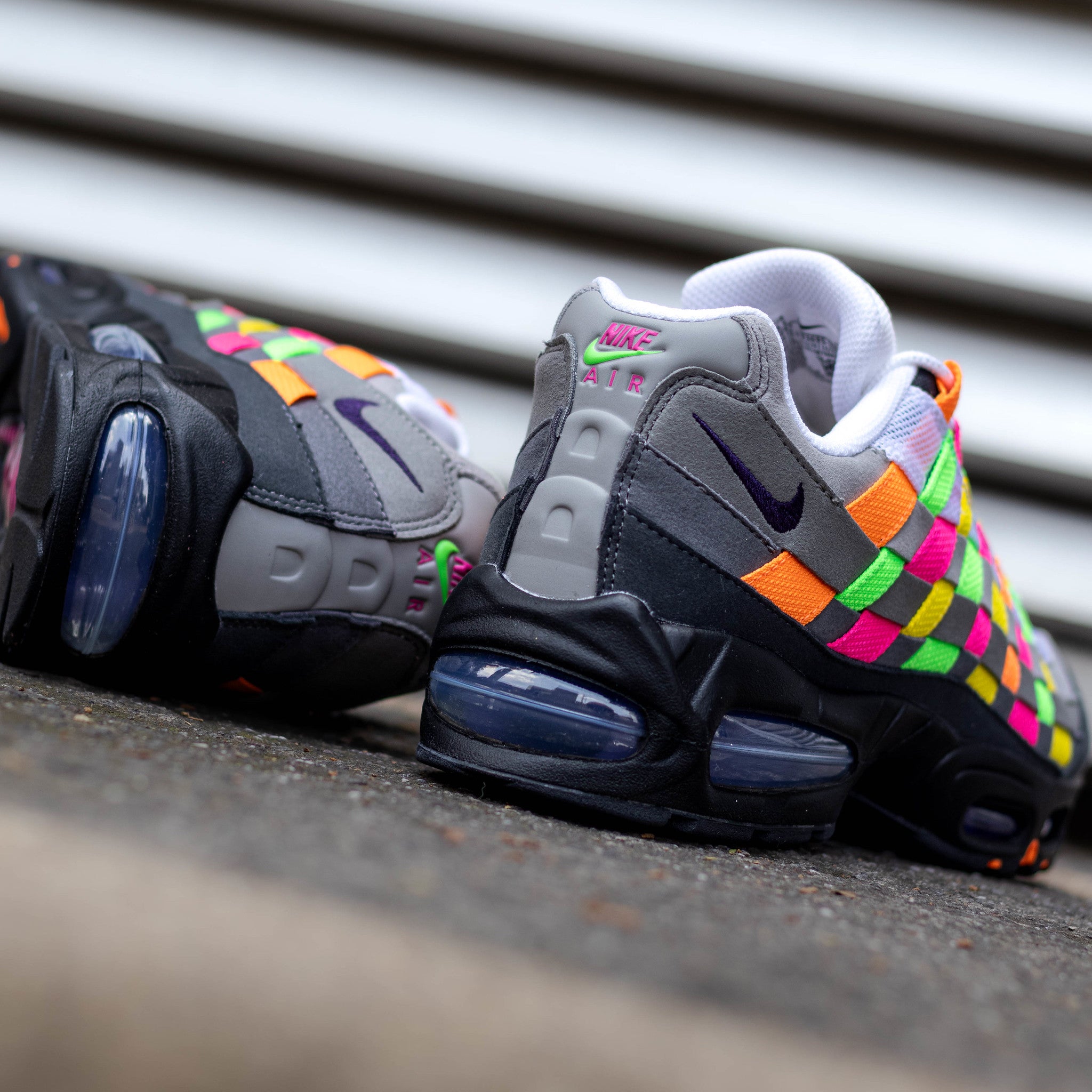 NIKE AIR MAX 95 WOVEN HYPER PINK AND GREEN STRIKE