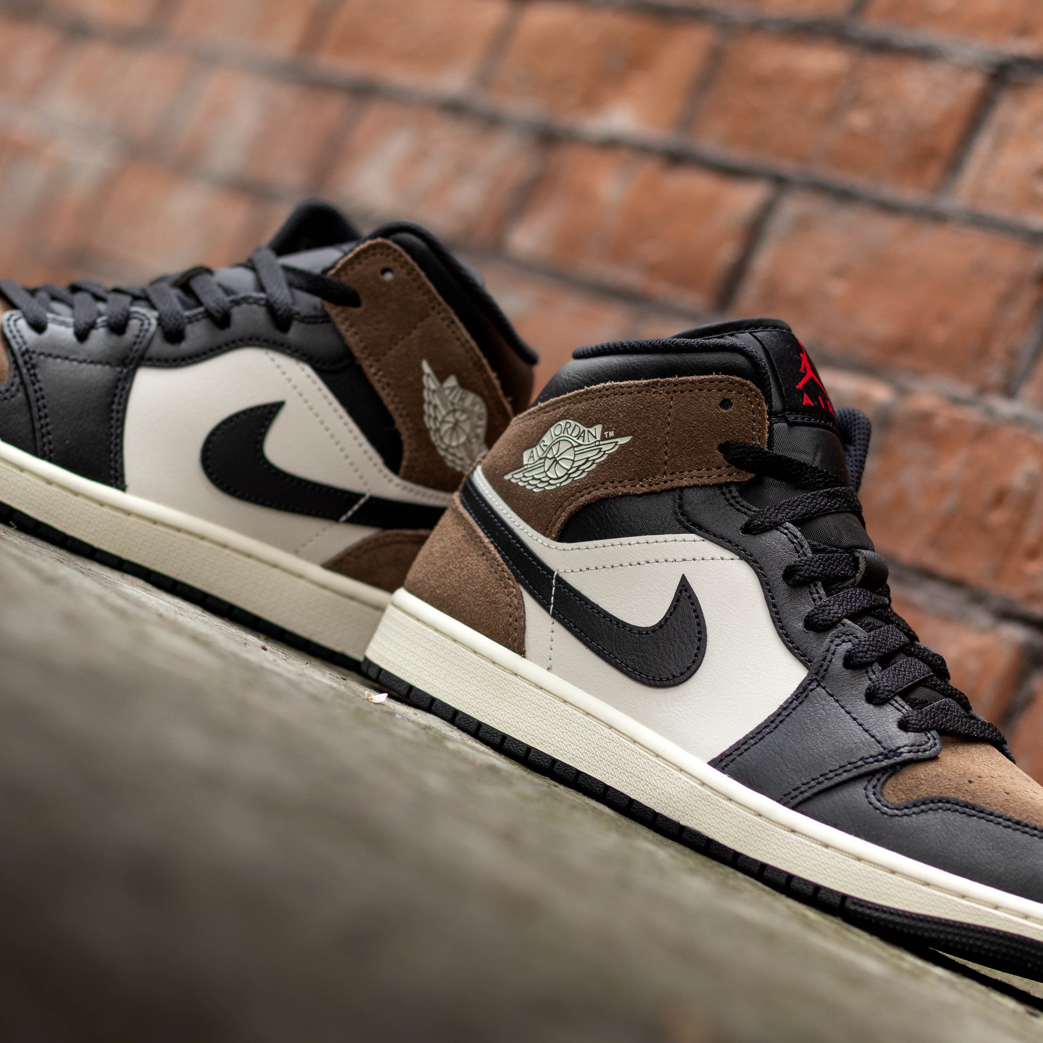 AIR JORDAN 1 MID PALOMINO
