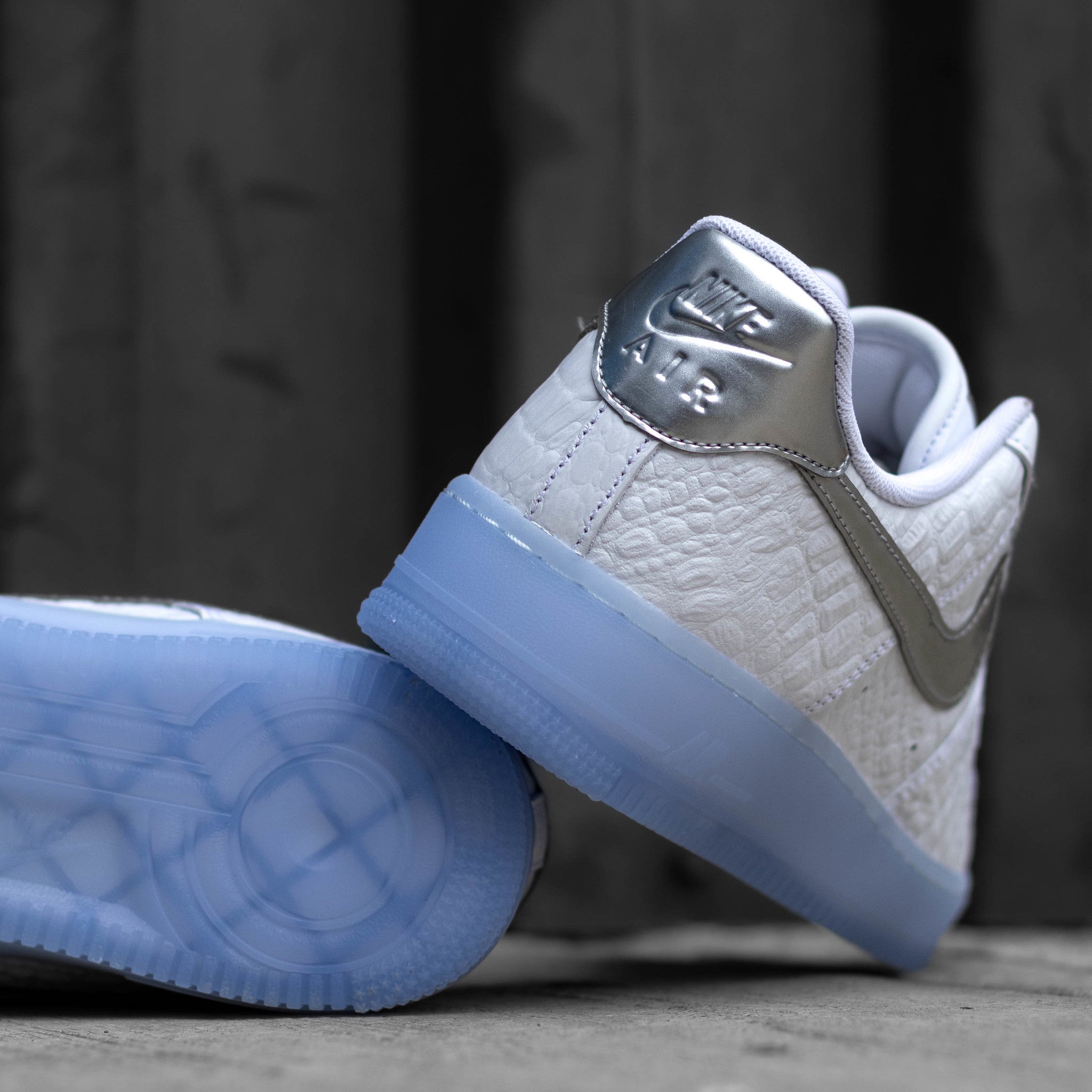 NIKE AIR FORCE ONE LOW CROC WHITE SILVER