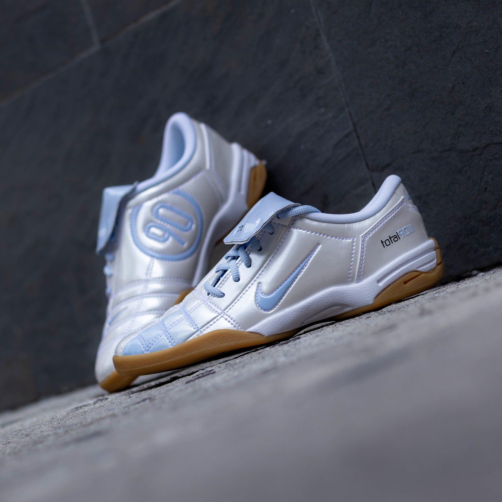 NIKE TOTAL 90 BLUE WHITE GUM W