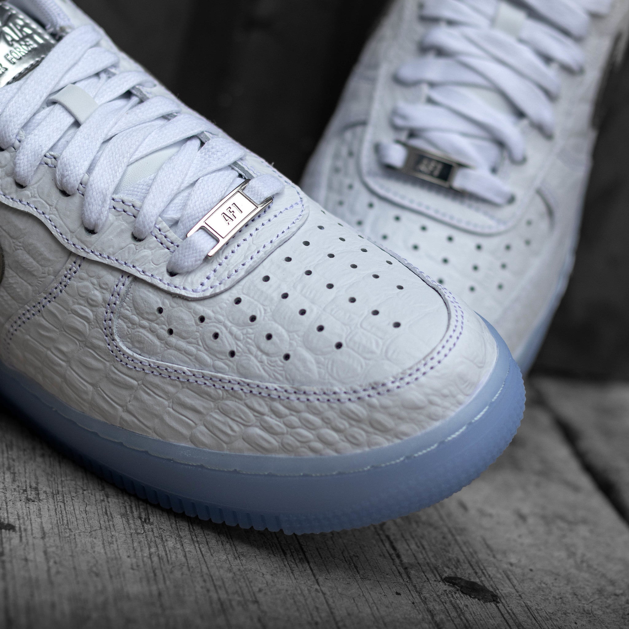 NIKE AIR FORCE ONE LOW CROC WHITE SILVER