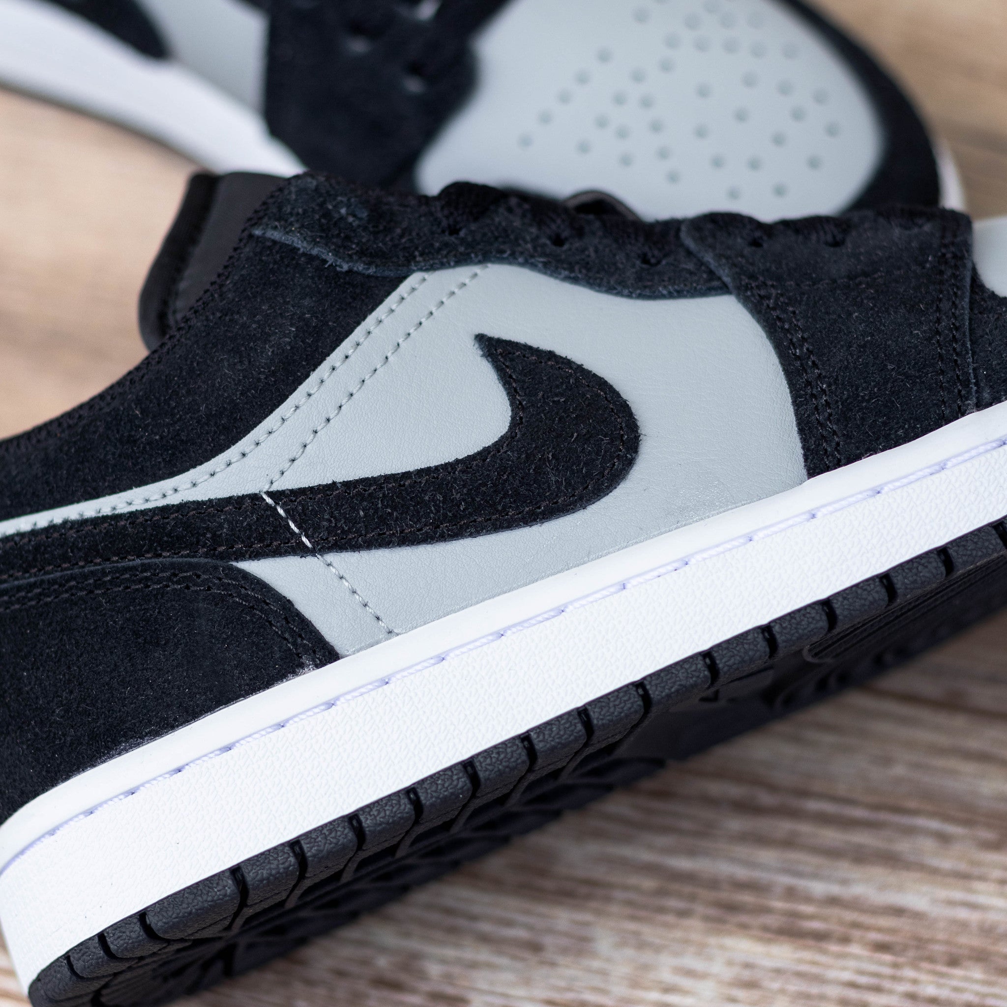 AIR JORDAN 1 LOW BLACK SMOKE GREY