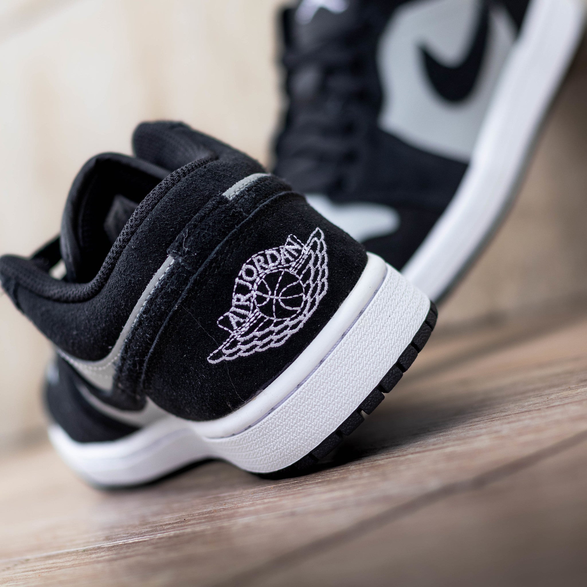 AIR JORDAN 1 LOW BLACK SMOKE GREY