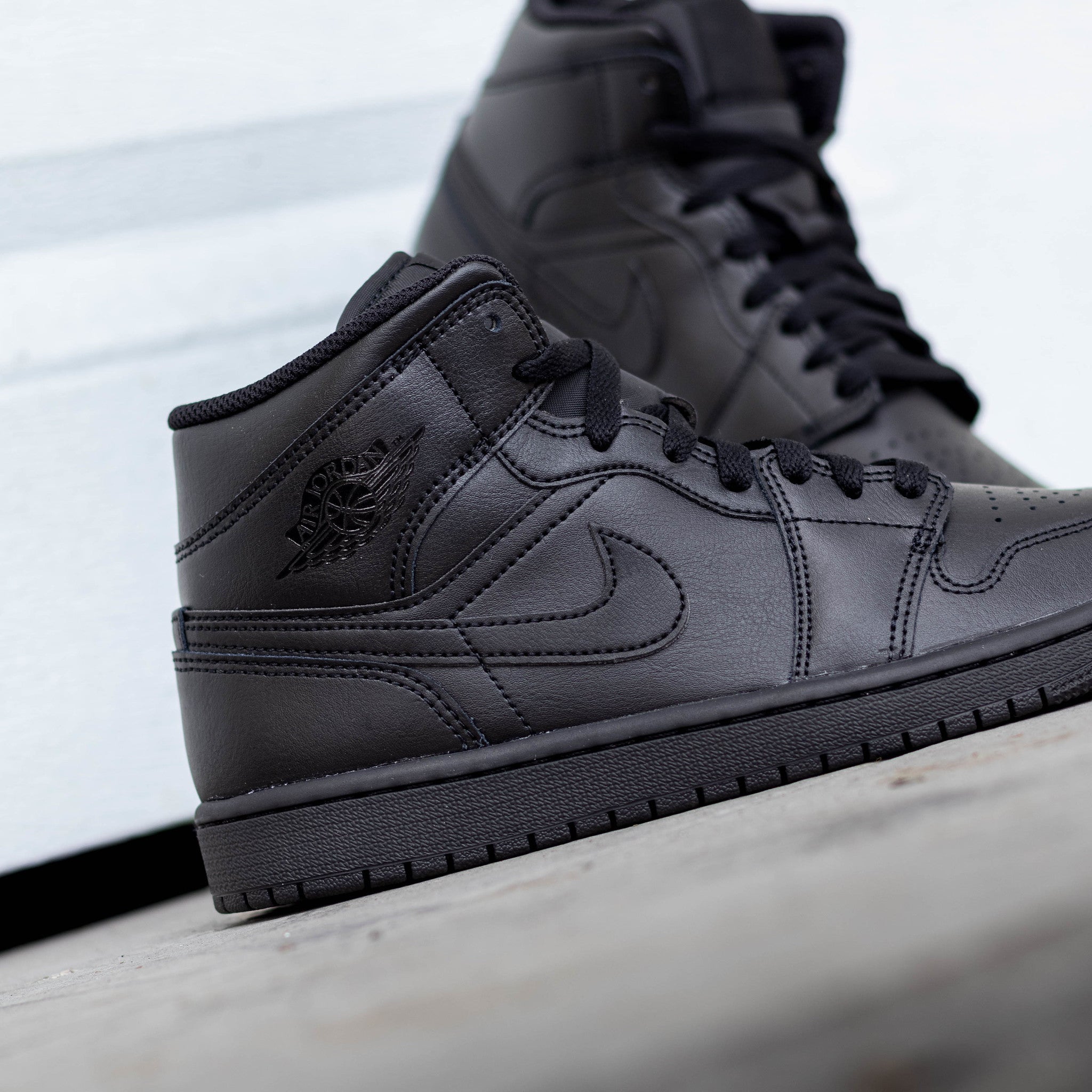 AIR JORDAN 1 MID TRIPLE BLACK