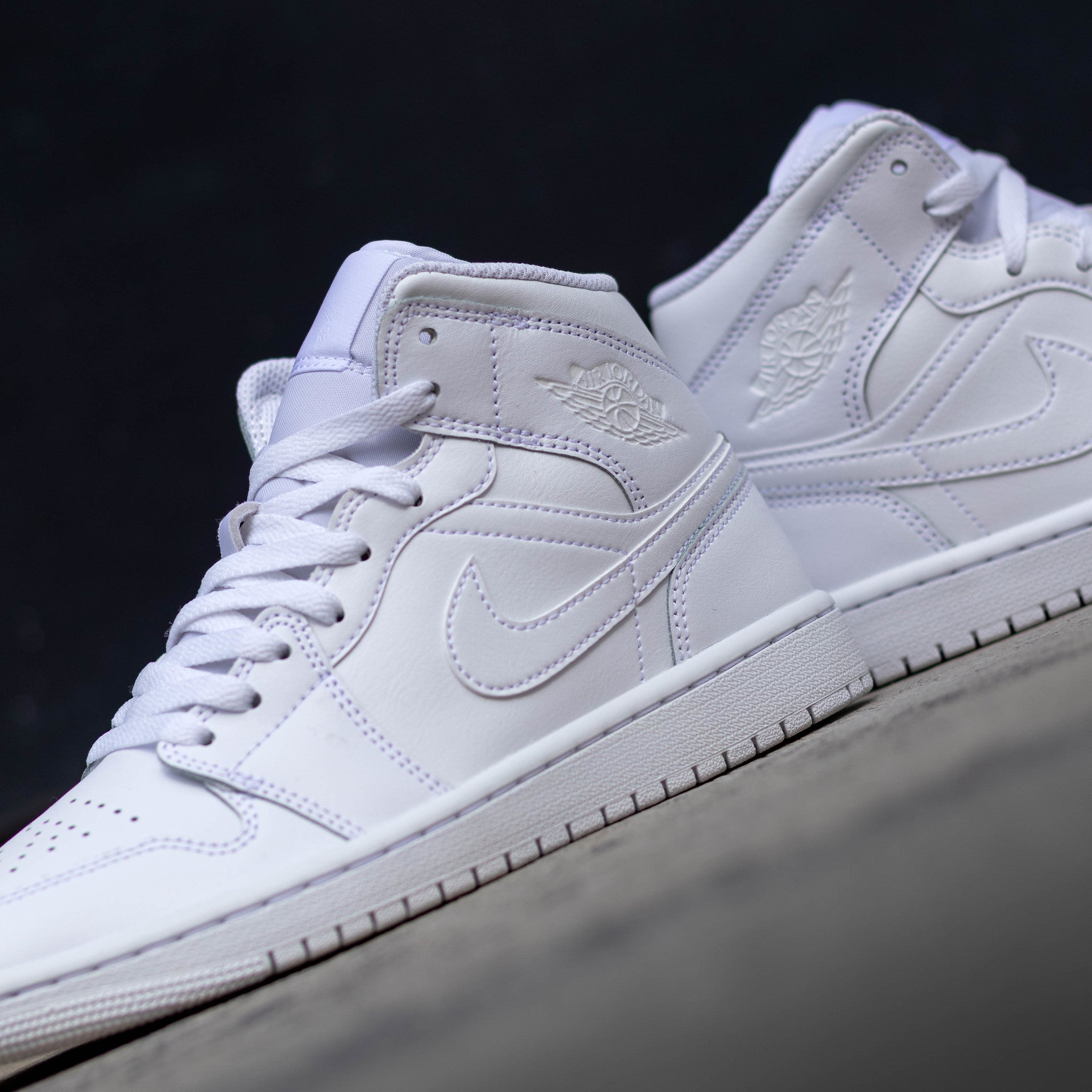 AIR JORDAN 1 MID TRIPLE WHITE