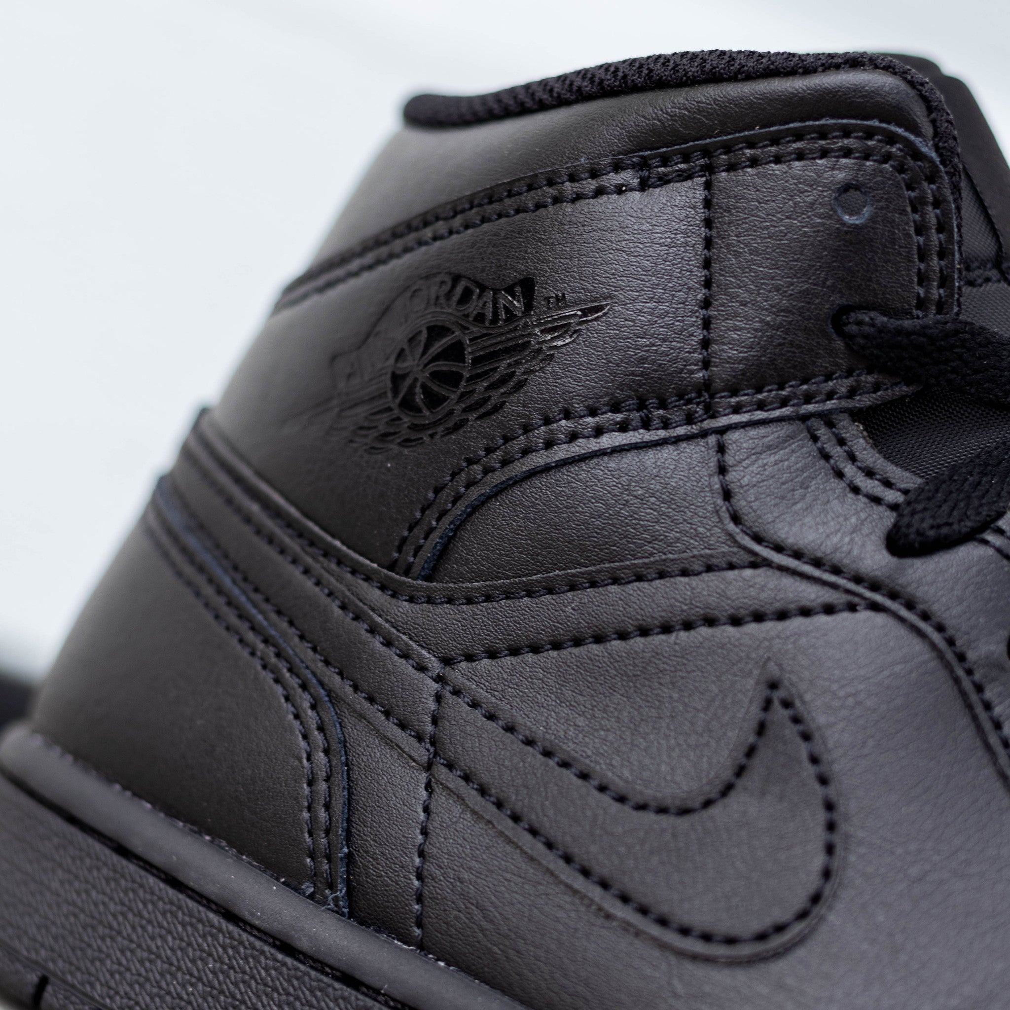 AIR JORDAN 1 MID TRIPLE BLACK