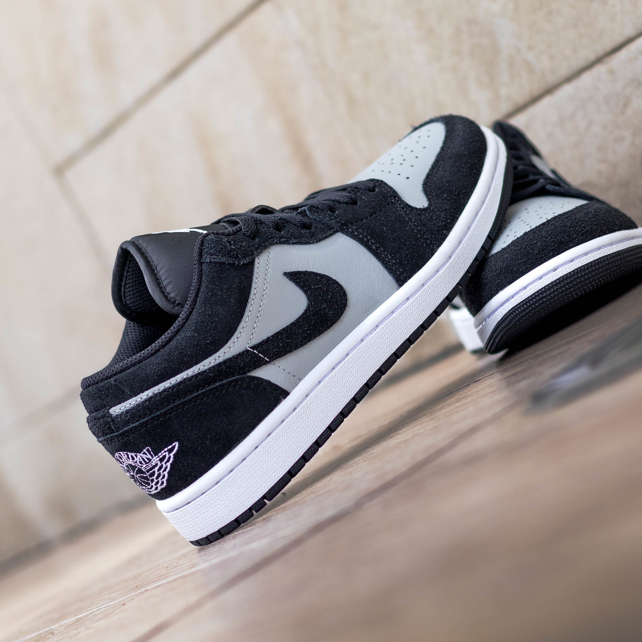 AIR JORDAN 1 LOW BLACK SMOKE GREY
