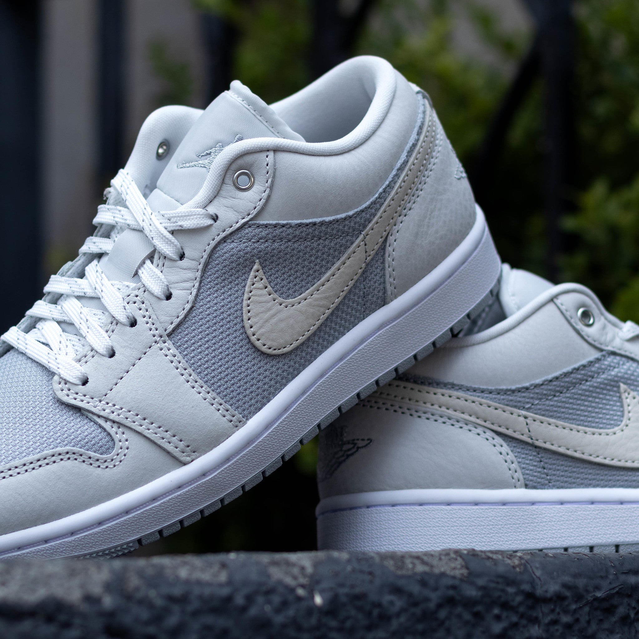 AIR JORDAN 1 LOW SOFT GREY SMOKE