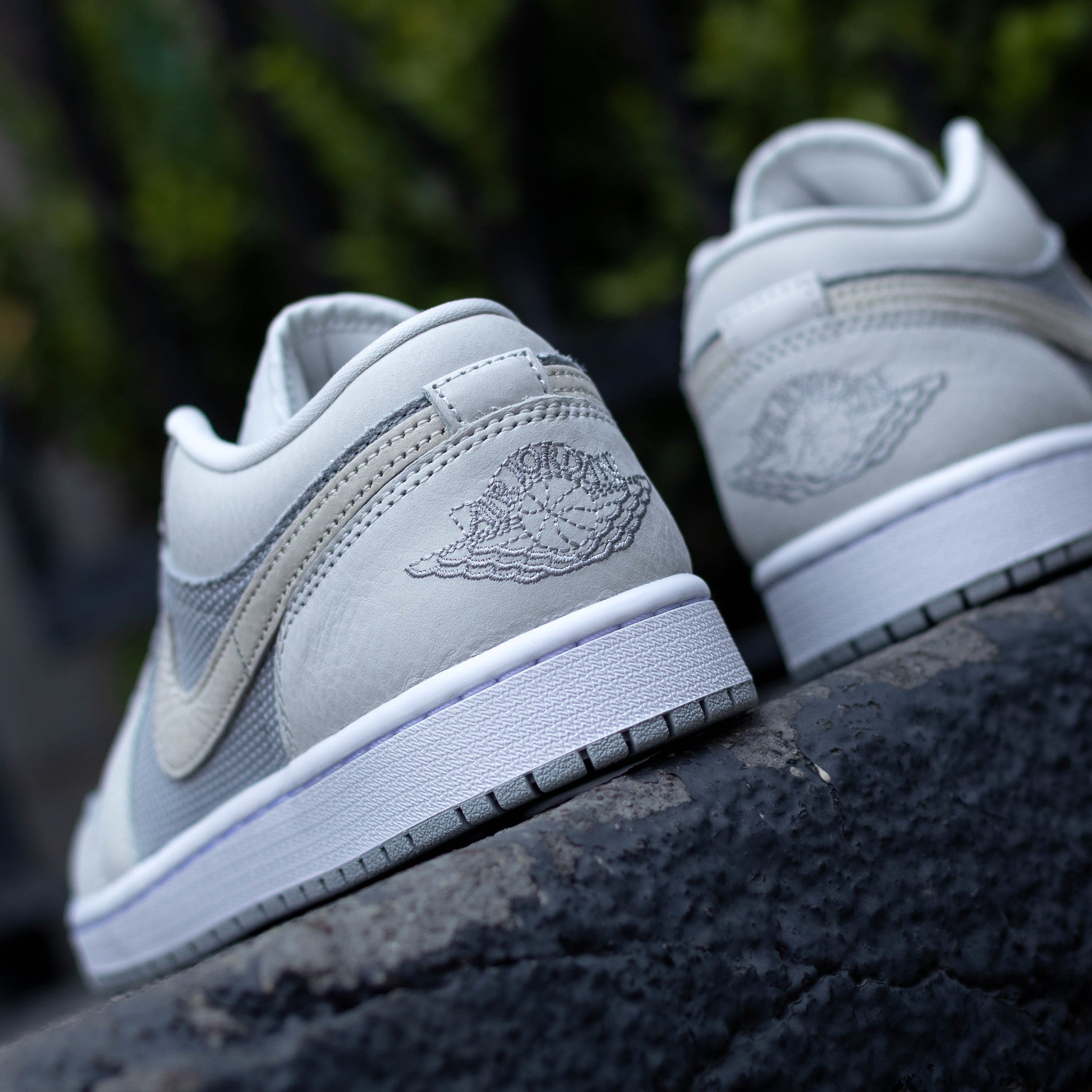 AIR JORDAN 1 LOW SOFT GREY SMOKE