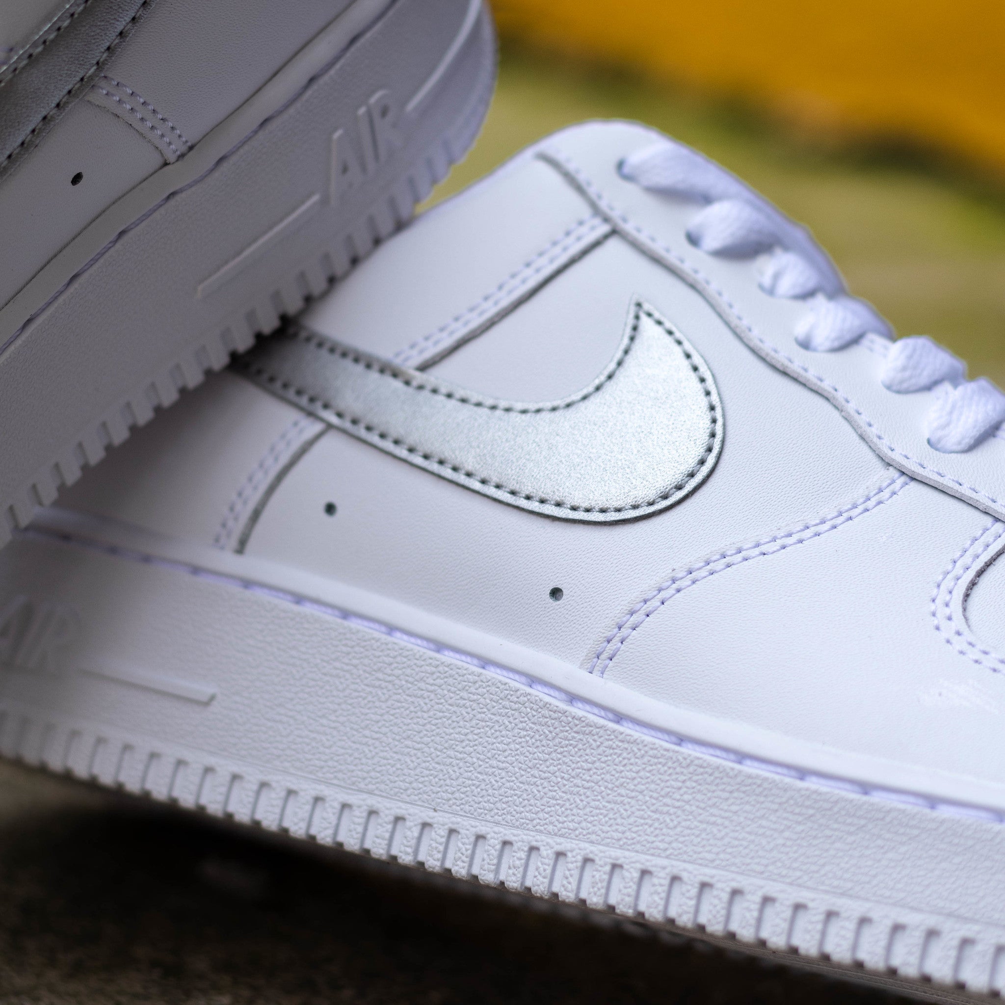 NIKE AIR FORCE ONE LOW WHITE METALLIC SILVER