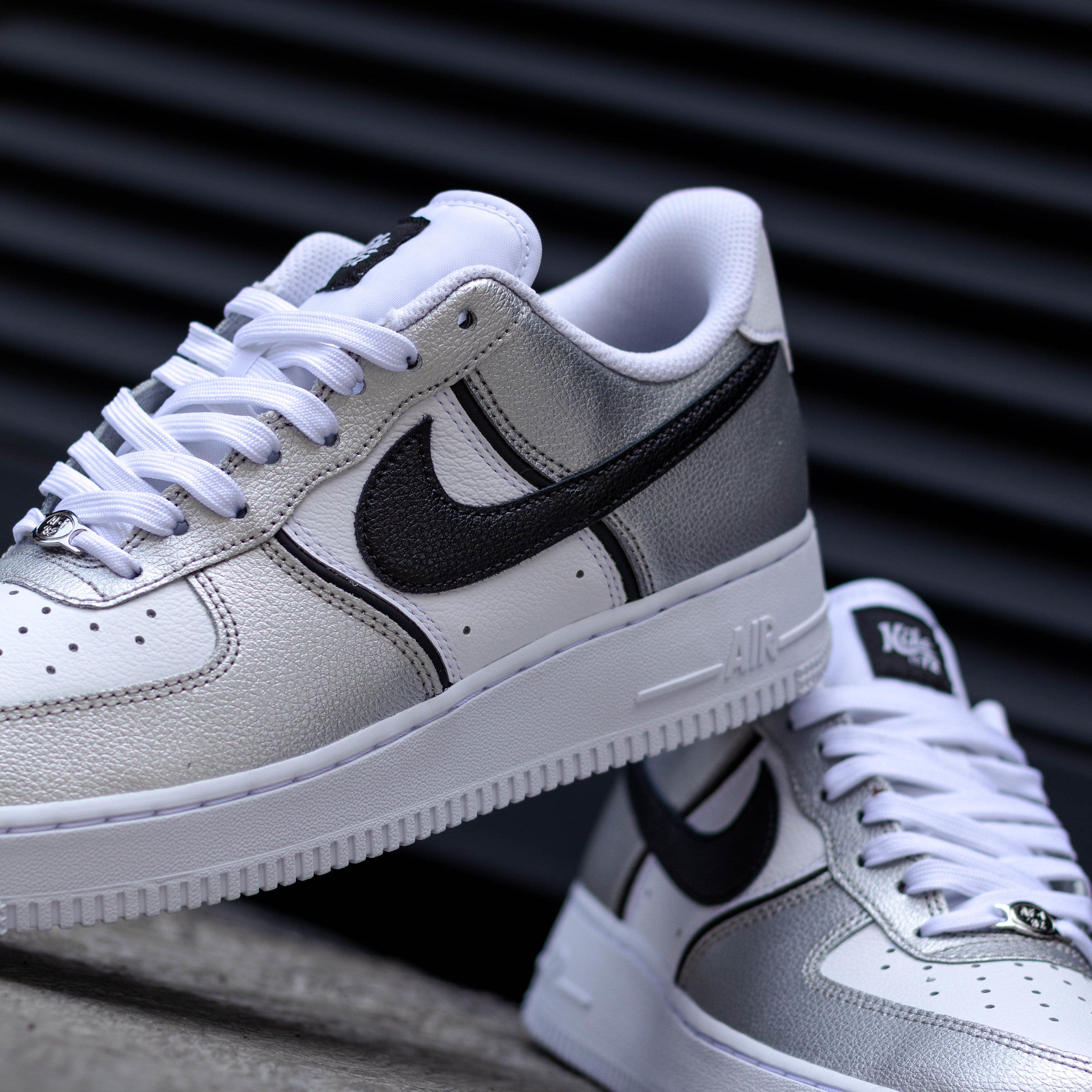 NIKE AIR FORCE ONE LOW SPORT METALLIC SILVER