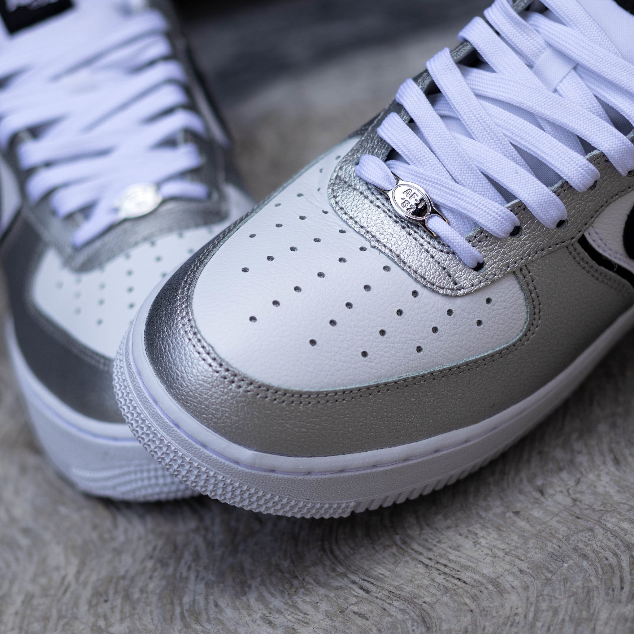 NIKE AIR FORCE ONE LOW SPORT METALLIC SILVER