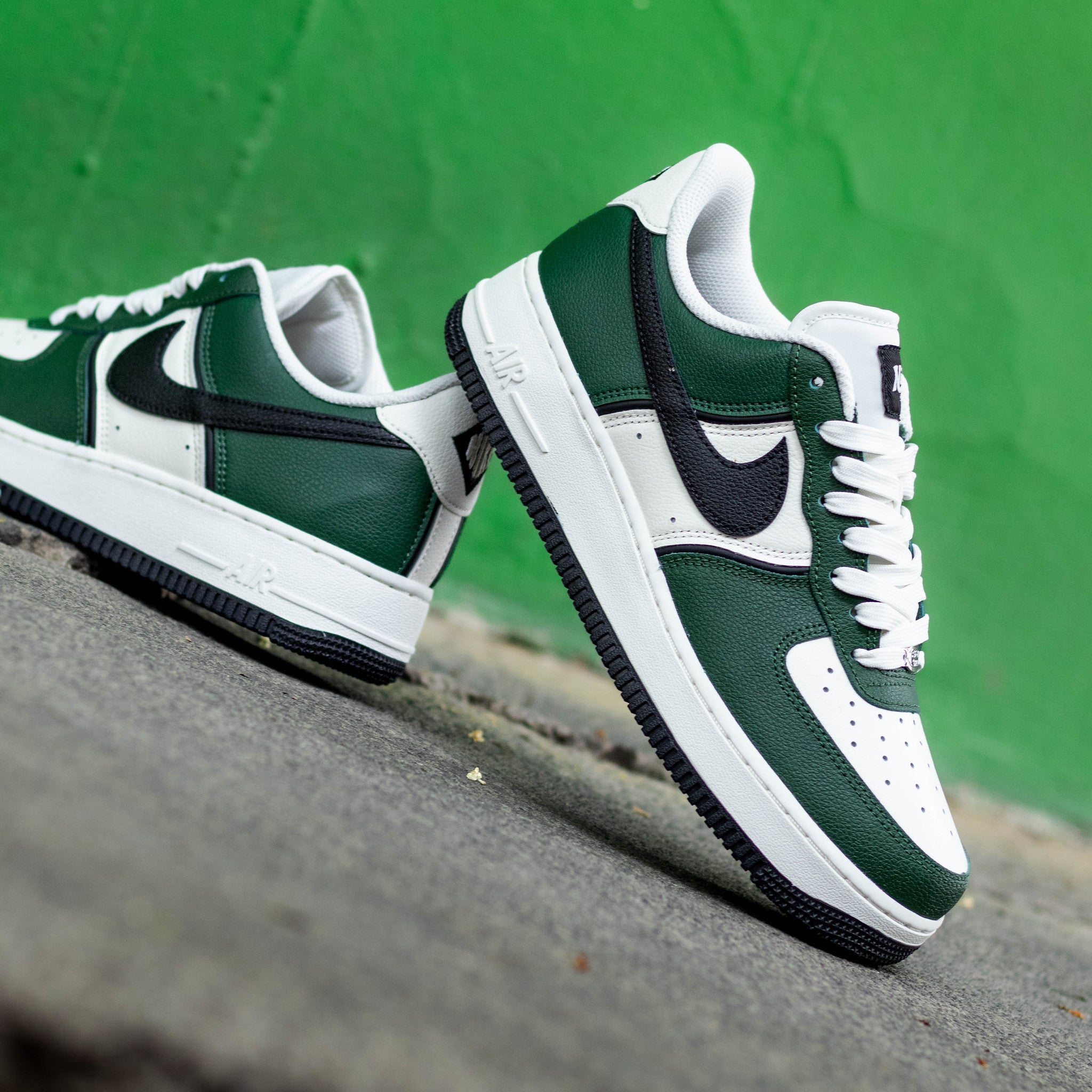 NIKE AIR FORCE ONE LOW SPORT WHITE GREEN