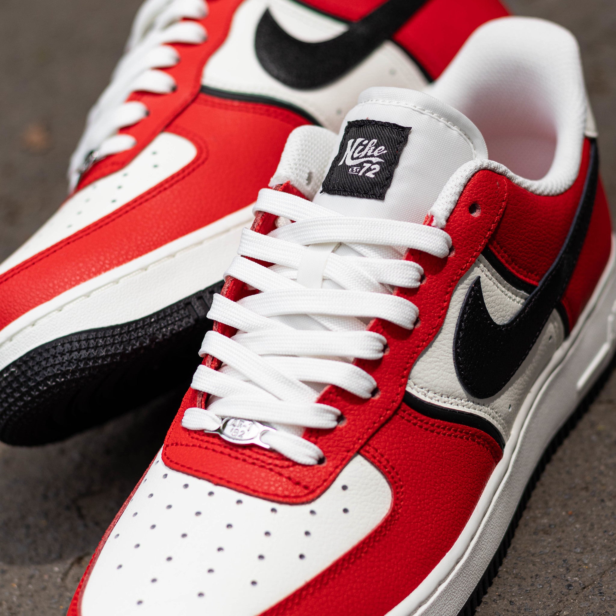 NIKE AIR FORCE ONE LOW SPORT WHITE RED