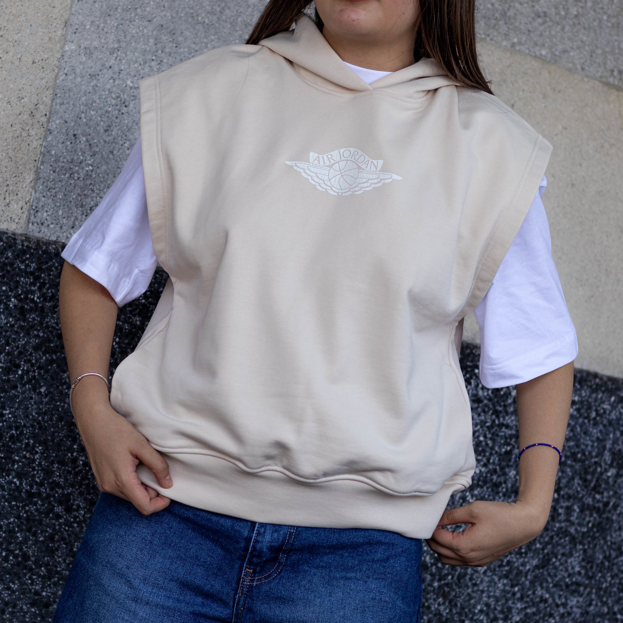 JORDAN HOOD SM BEIGE WINGS WHITE
