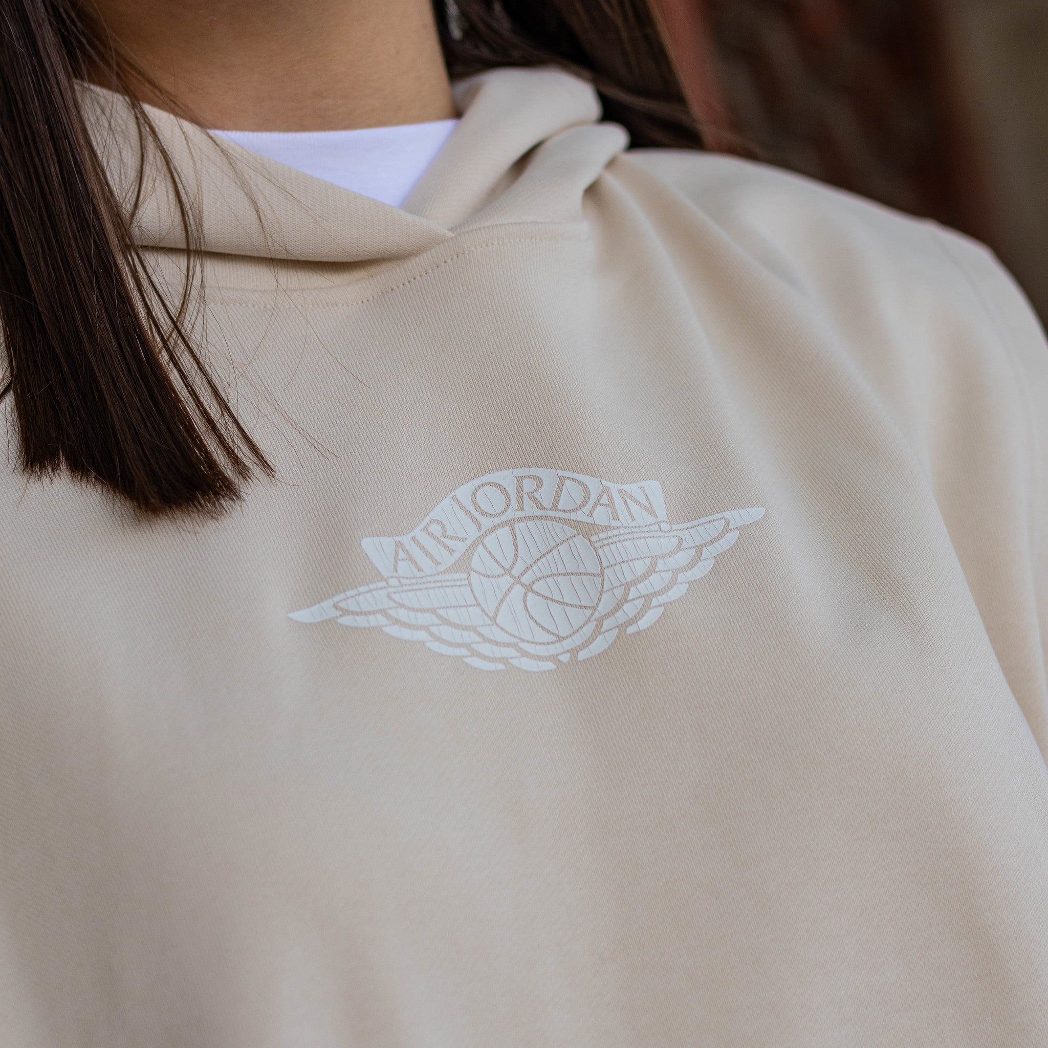 JORDAN HOOD SM BEIGE WINGS WHITE