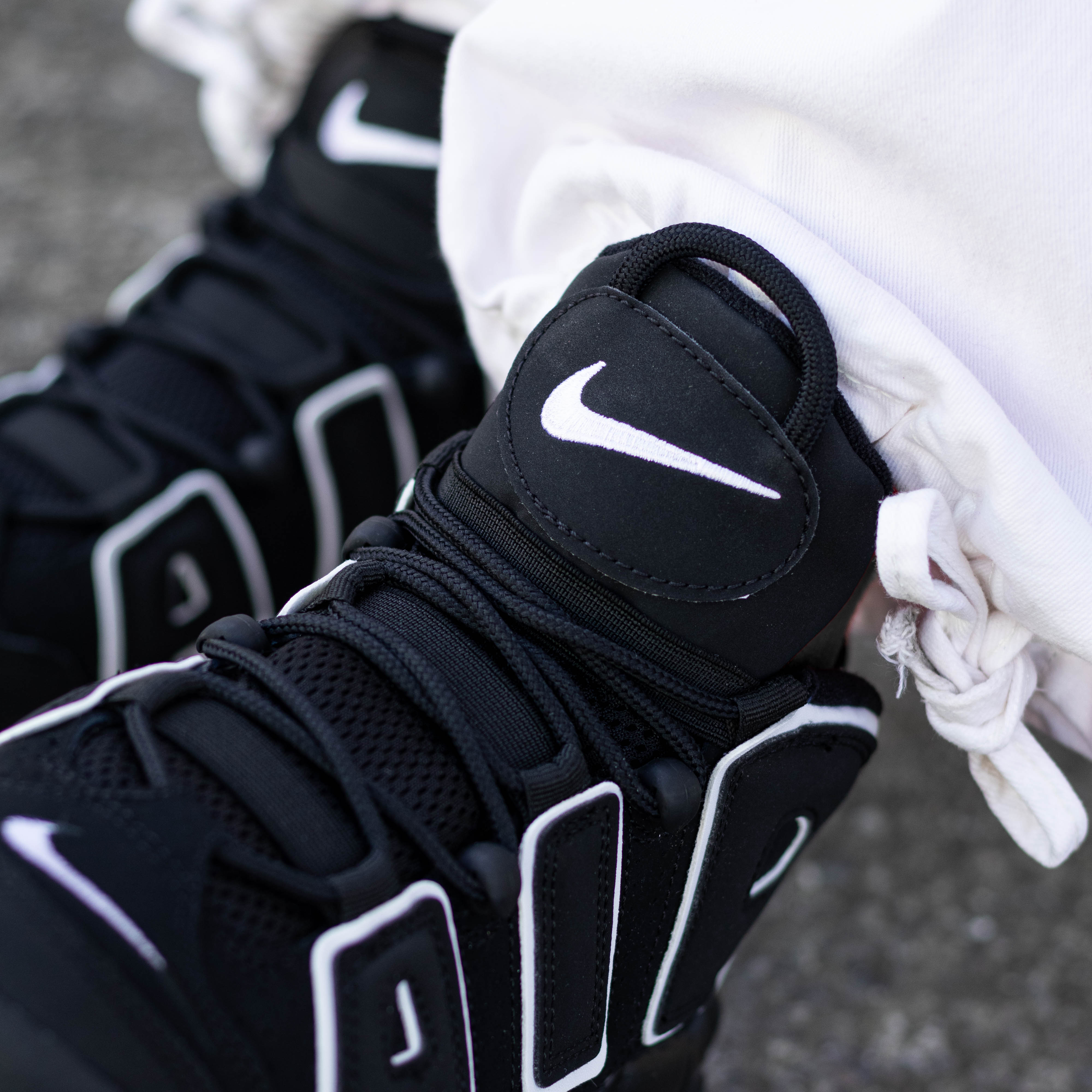 NIKE AIR MORE UPTEMPO BLACK WHITE GS