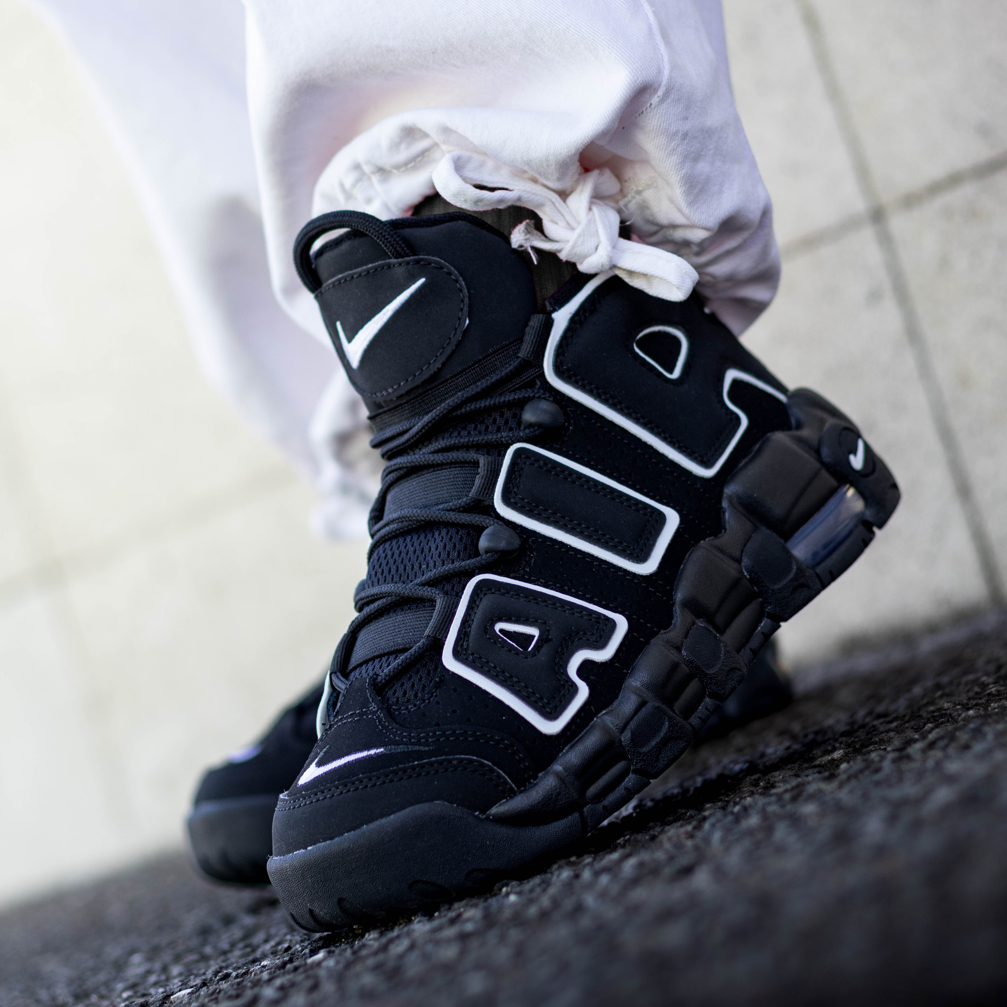 NIKE AIR MORE UPTEMPO BLACK WHITE GS