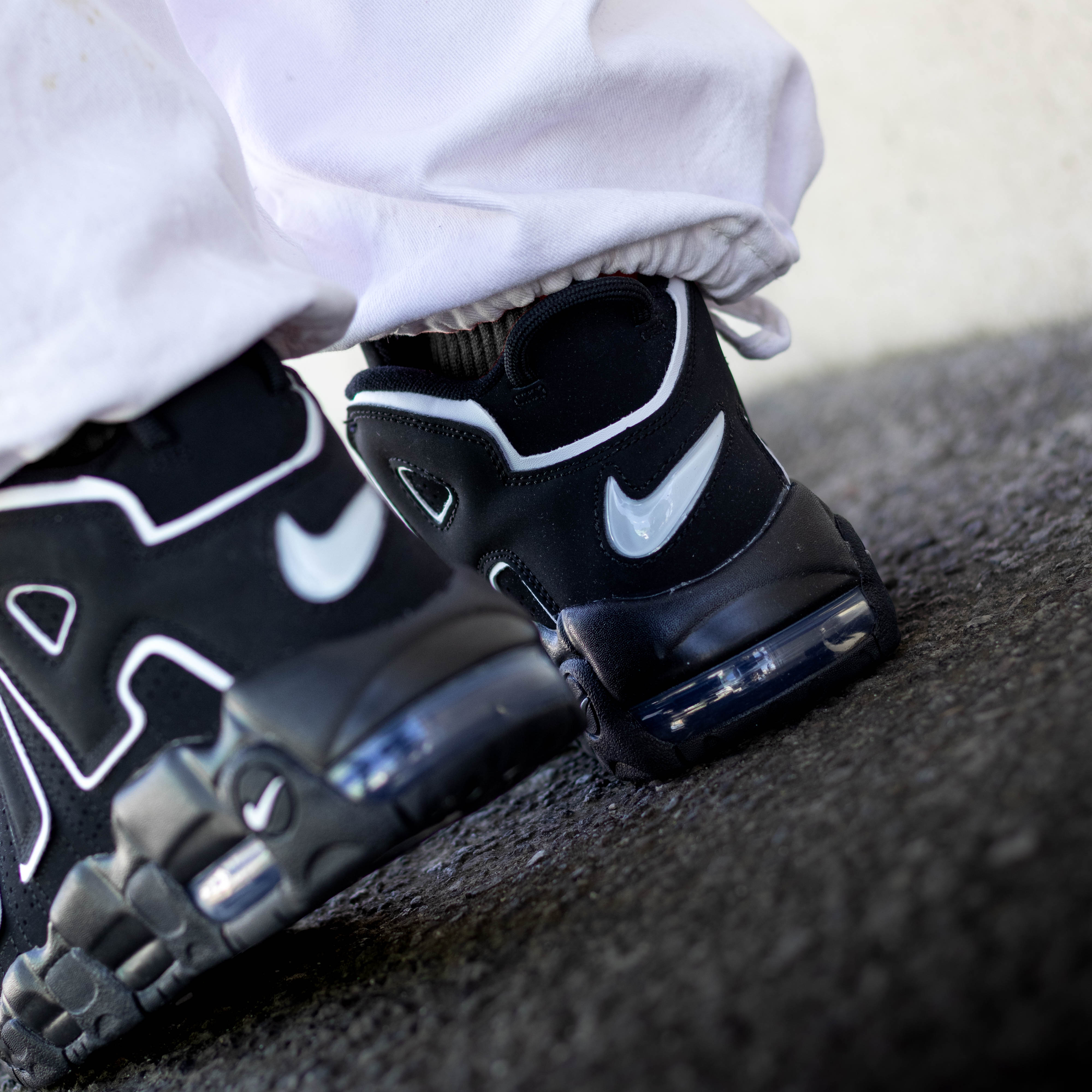 NIKE AIR MORE UPTEMPO BLACK WHITE GS
