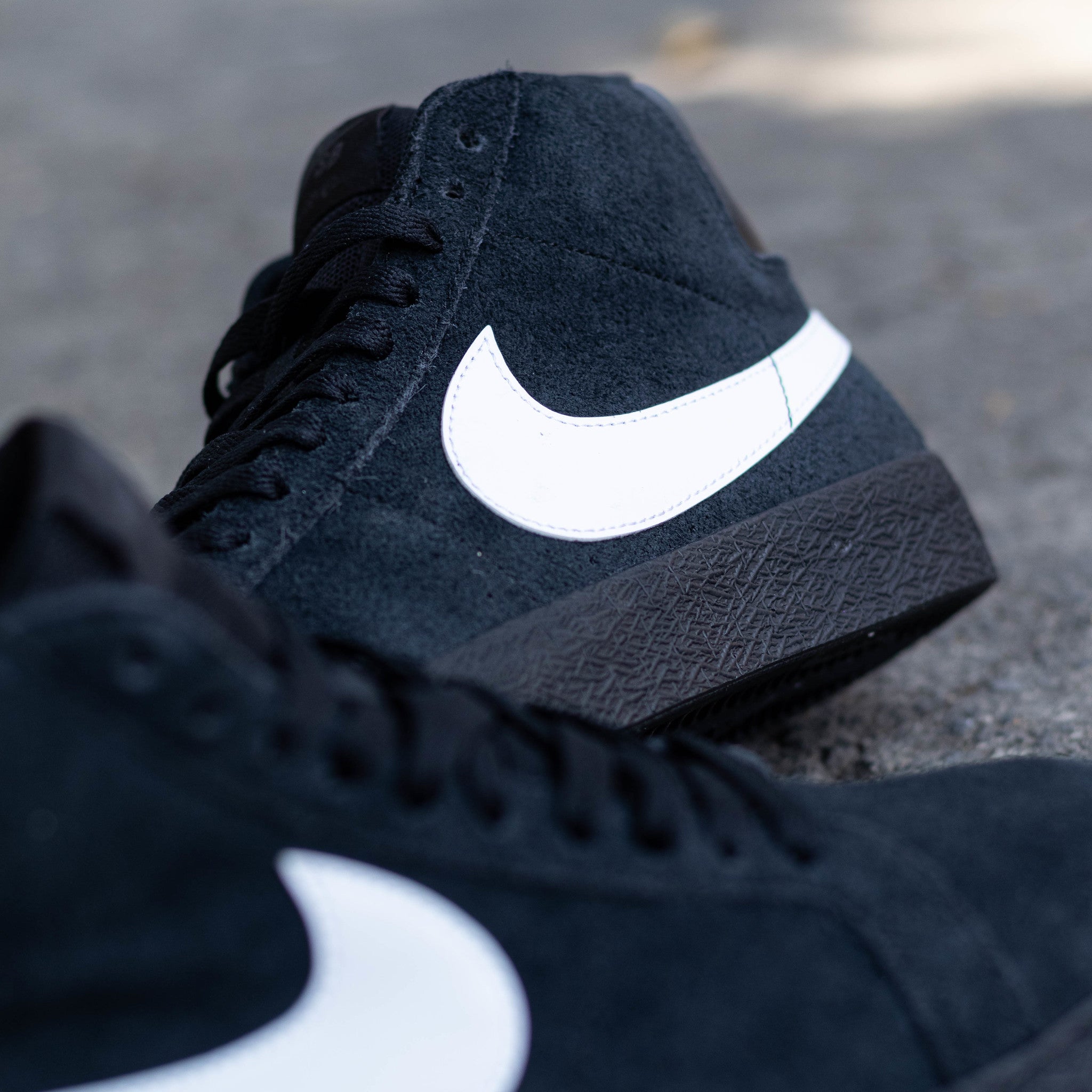 NIKE SB ZOOM BLAZER MID BLACK WHITE