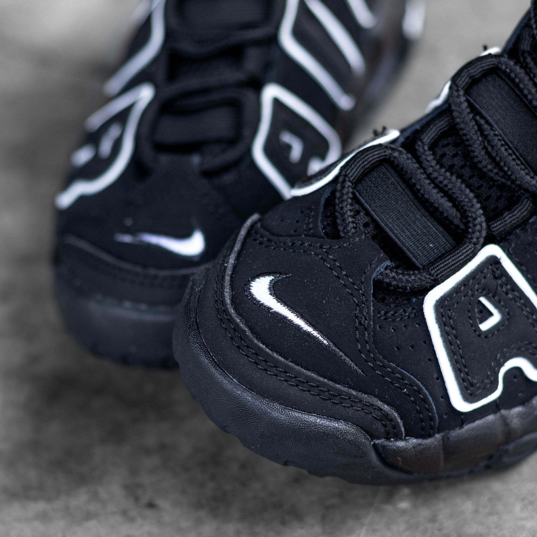 NIKE AIR MORE UPTEMPO BLACK WHITE PS