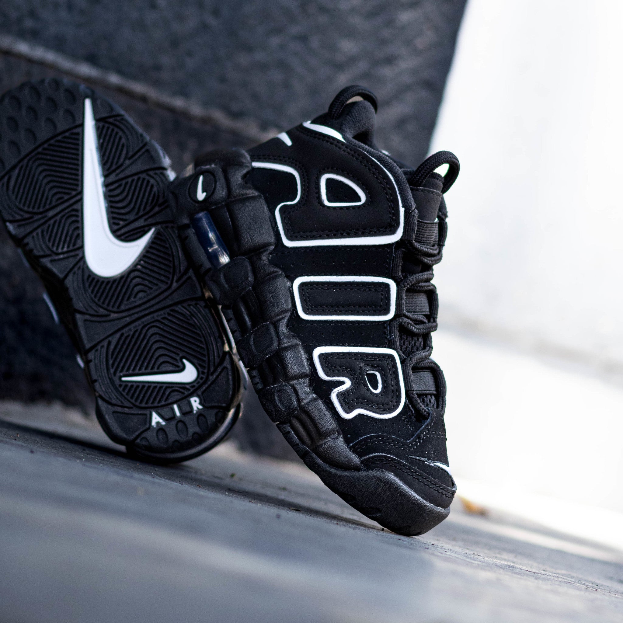 NIKE AIR MORE UPTEMPO BLACK WHITE PS