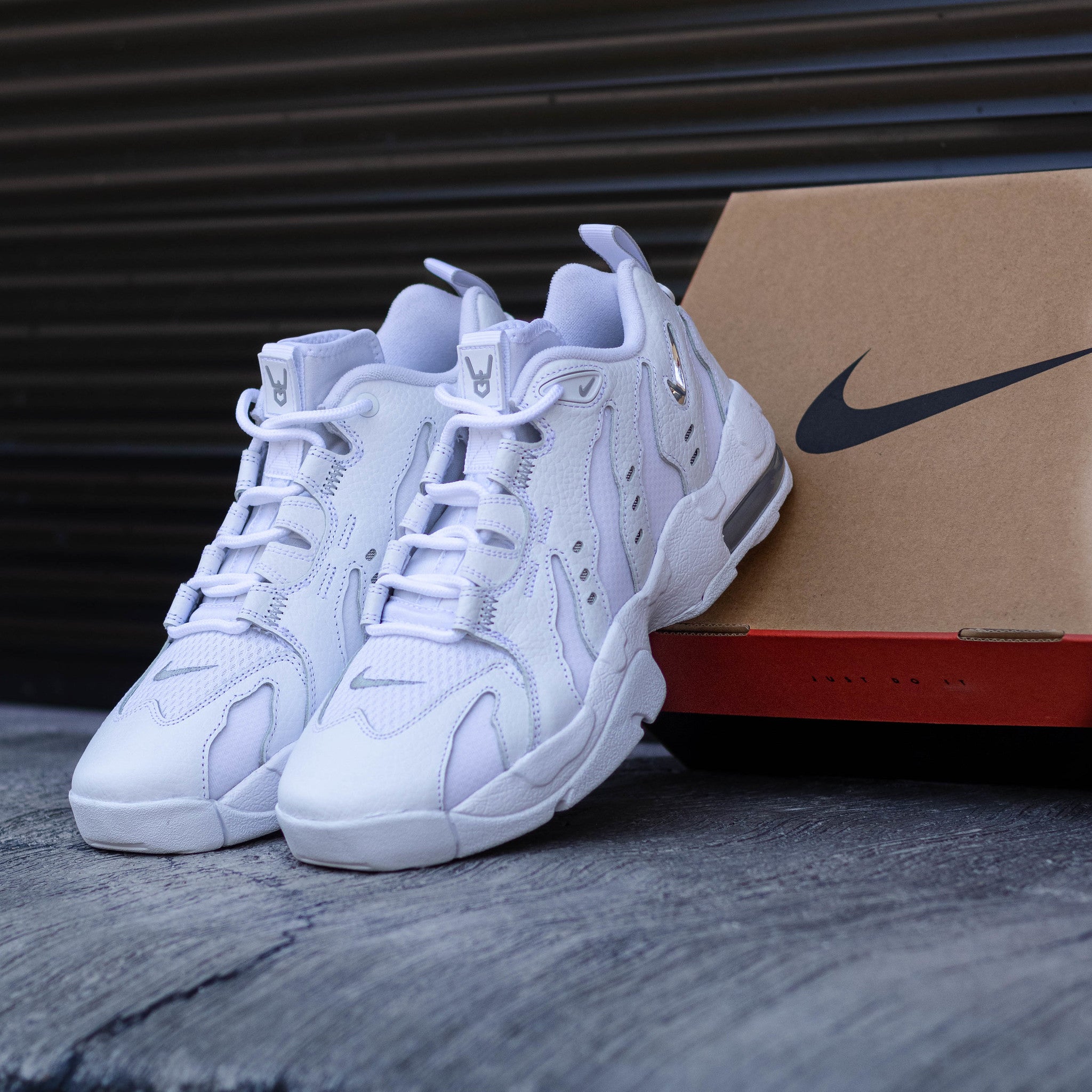 NIKE AIR DIAMOND TURF MAX 96 LOW WHITE