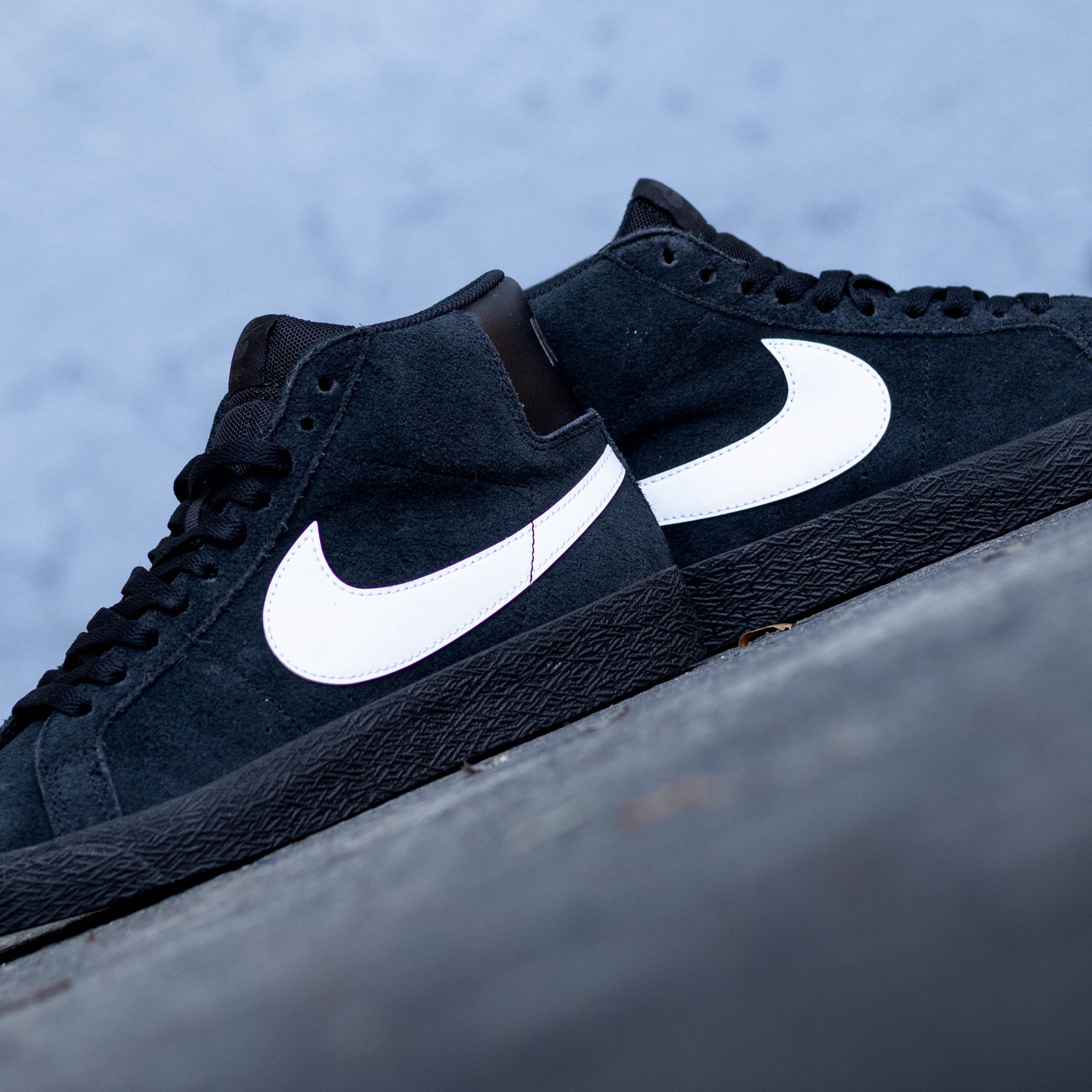 NIKE SB ZOOM BLAZER MID BLACK WHITE