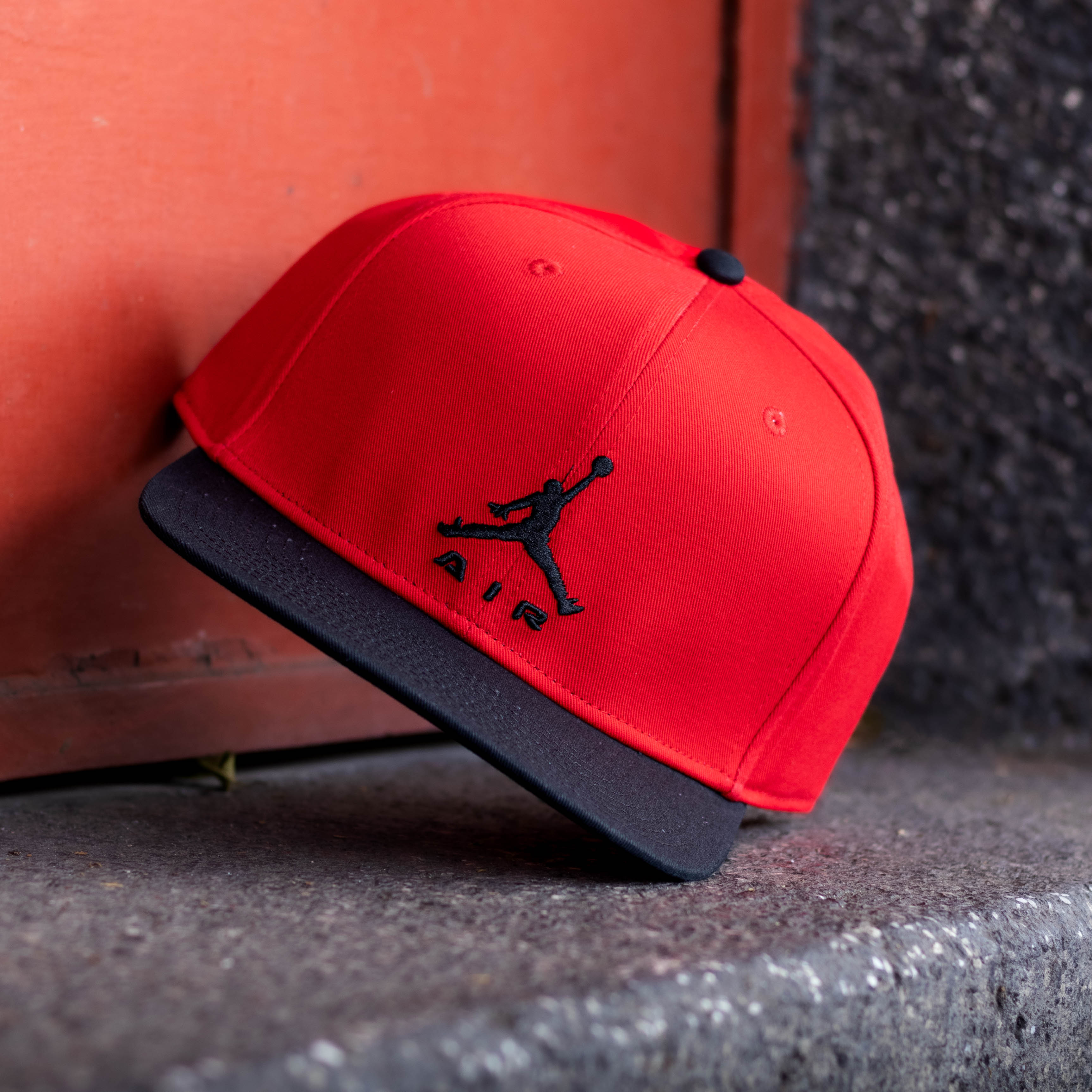 JORDAN CAP PRO RED BLACK