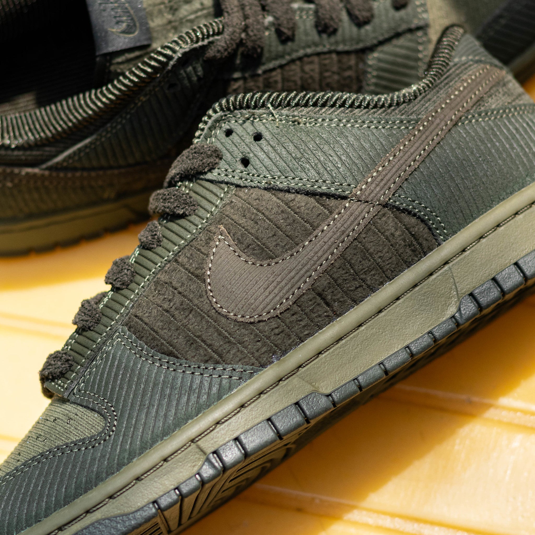 NIKE DUNK LOW PRM CARGO KHAKI