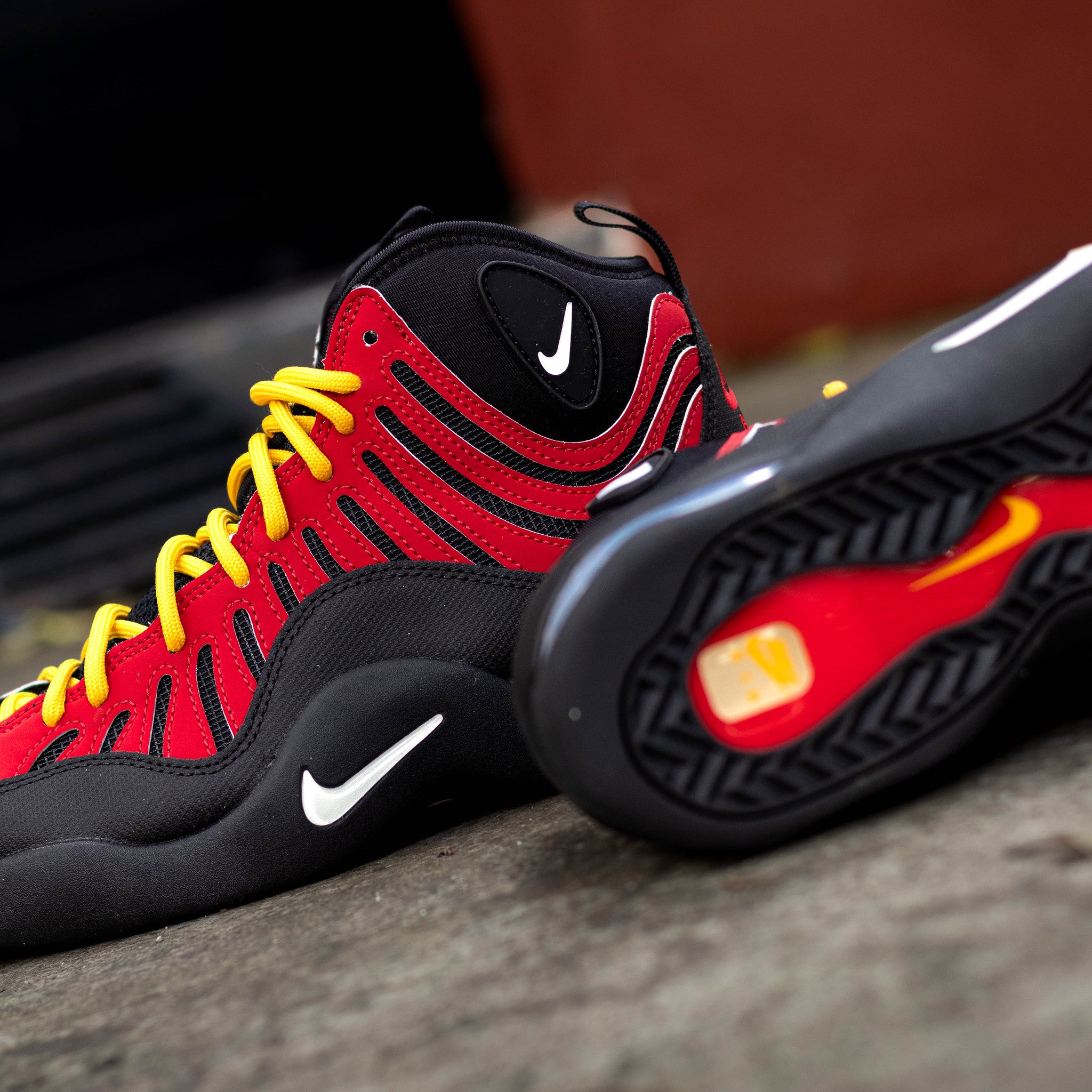 NIKE AIR BAKING HIGH BLACK RED