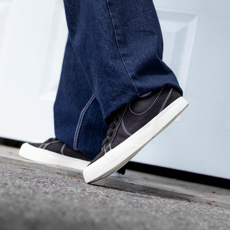 NIKE BLAZY BLACK