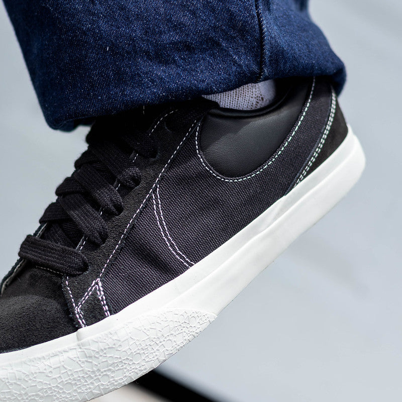 NIKE BLAZY BLACK