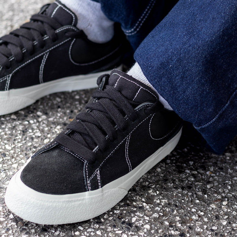 NIKE BLAZY BLACK
