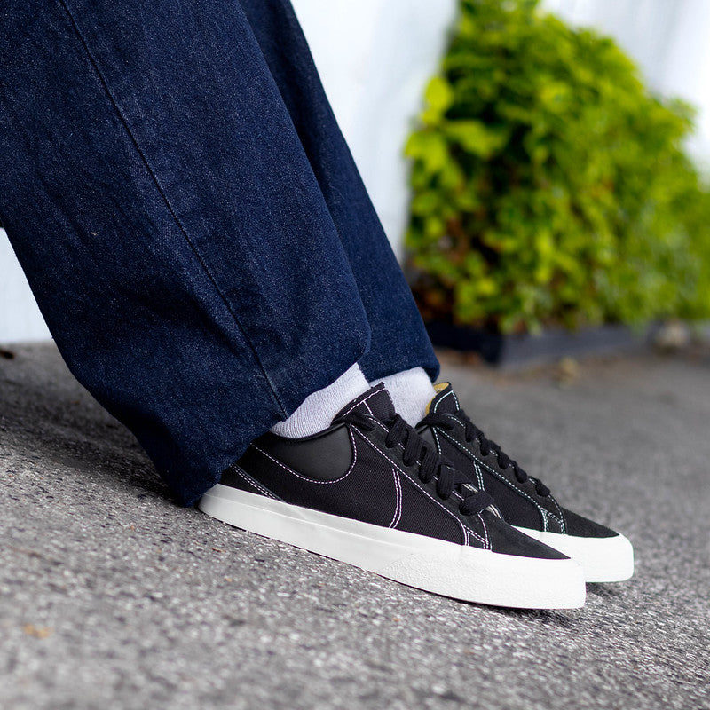 NIKE BLAZY BLACK