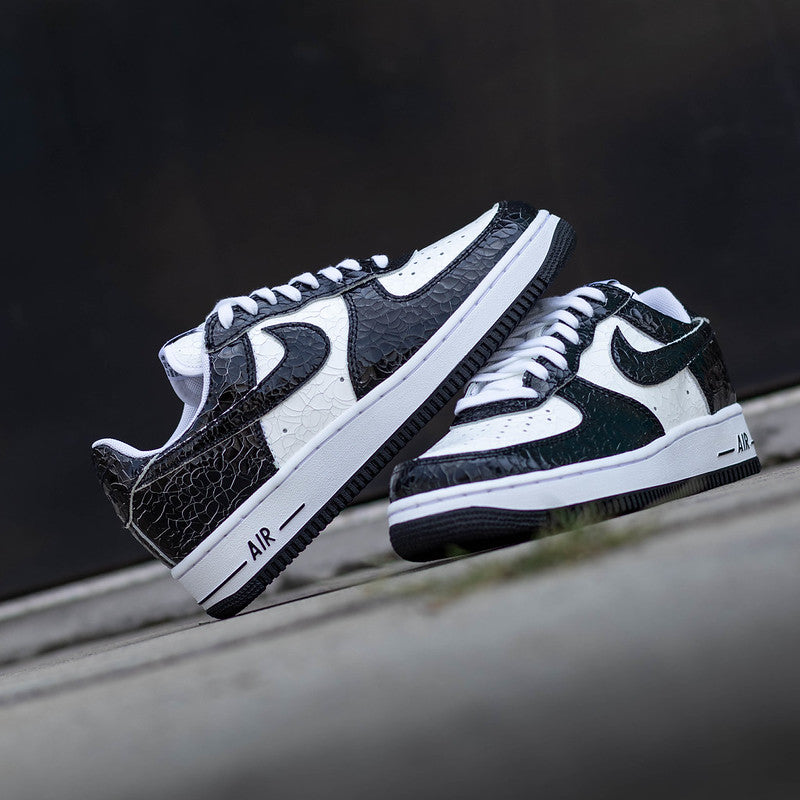NIKE AIR FORCE ONE CRACKED BLACK WHITE